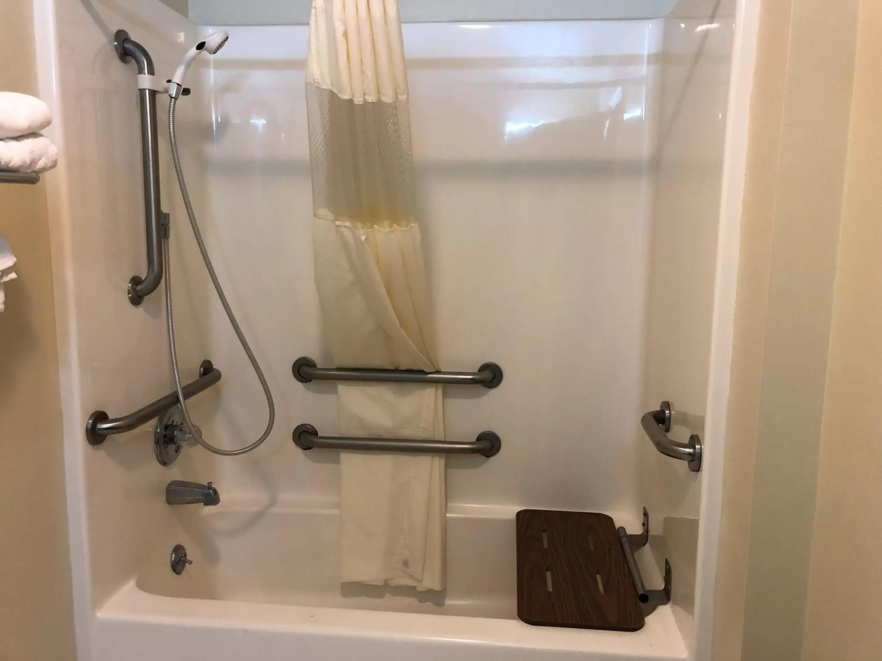 Shower, Bathroom in Boarders Inn & Suites by Cobblestone Hotels - Ashland City