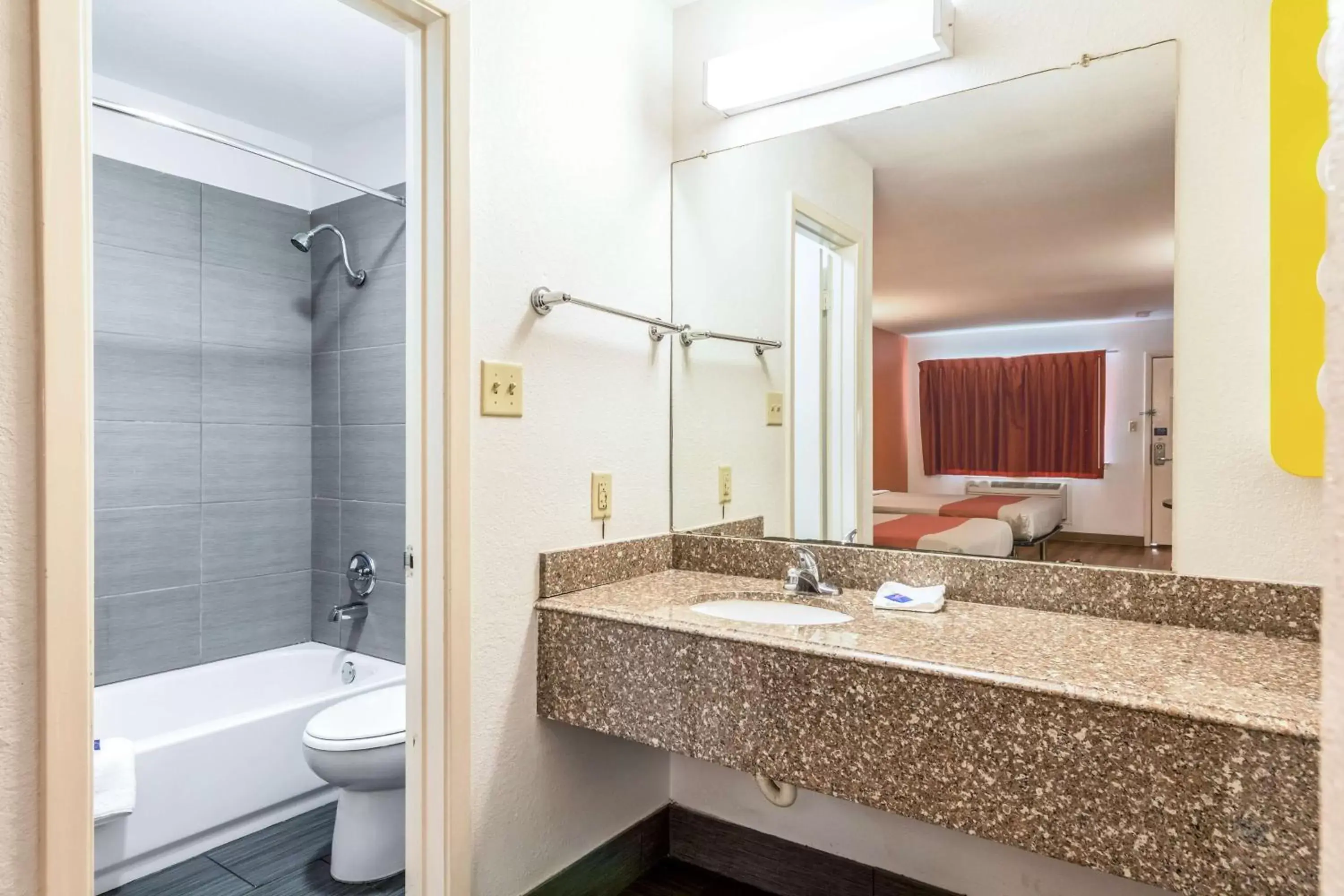 Shower, Bathroom in Motel 6-San Antonio, TX - South WW White Rd