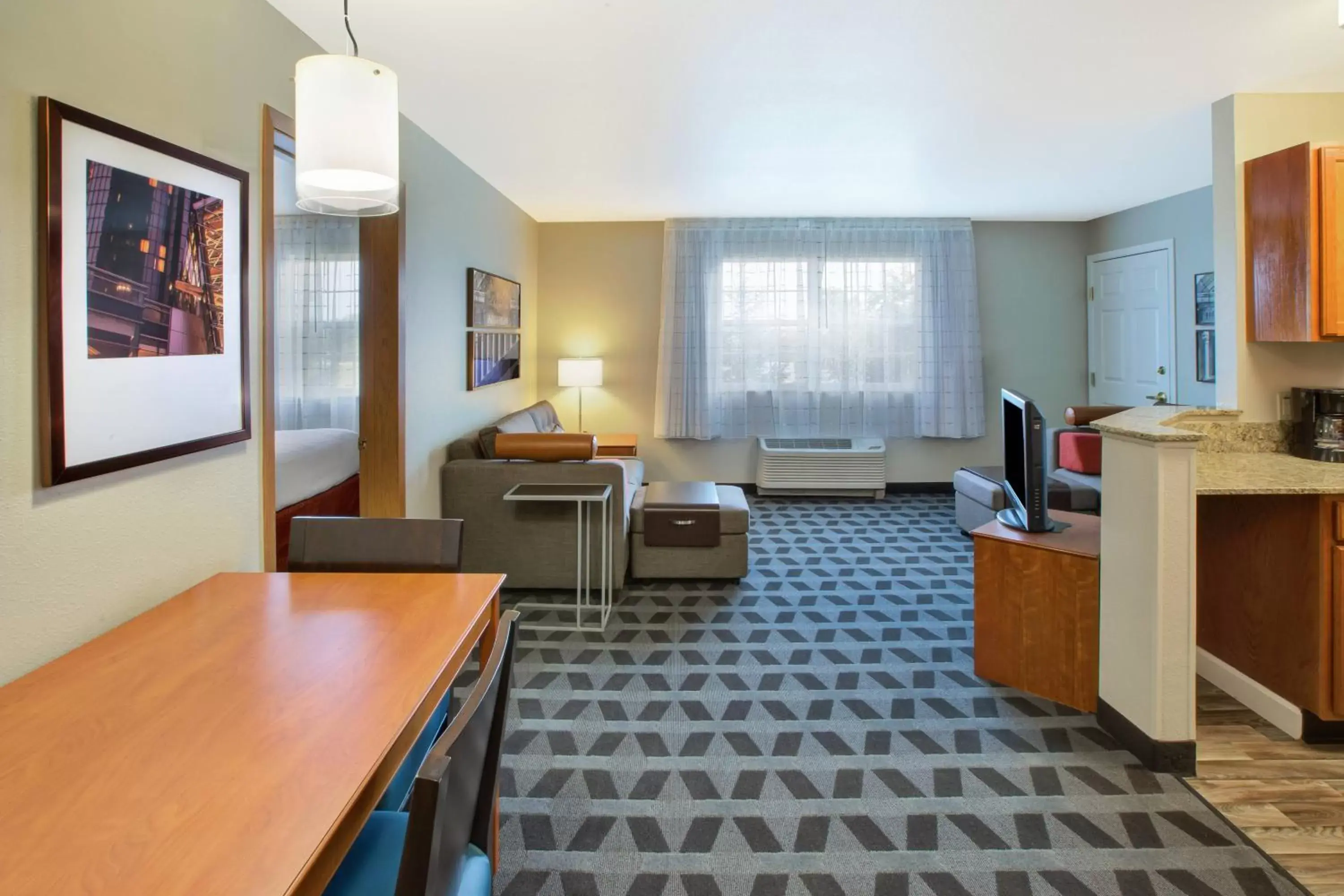 Bedroom, Seating Area in TownePlace Suites Detroit Dearborn