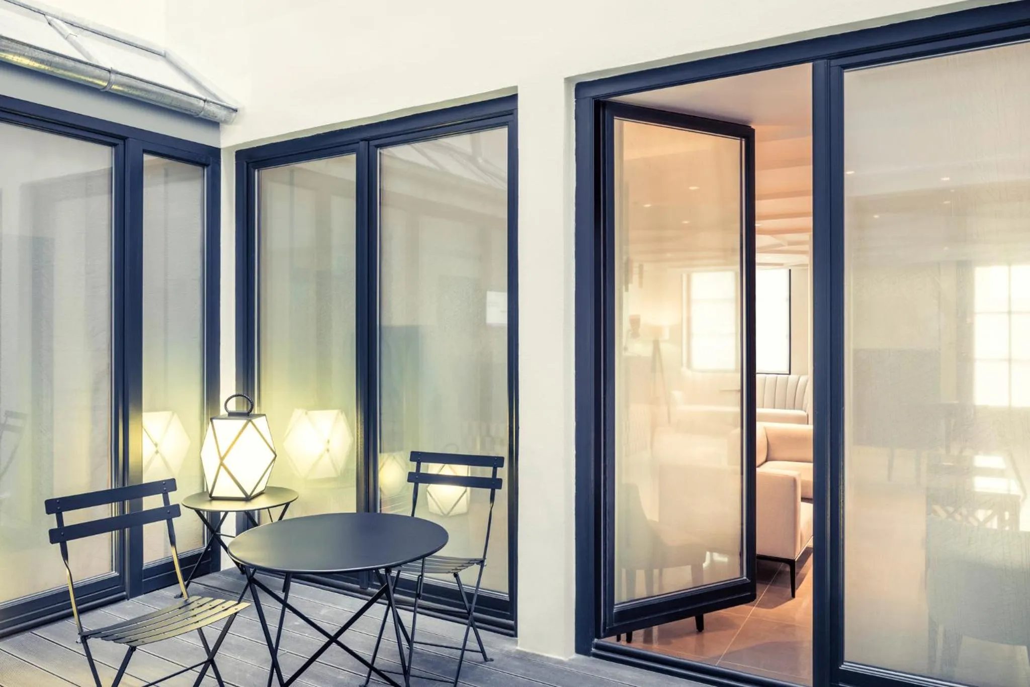 Patio in Mercure Paris Arc de Triomphe Wagram