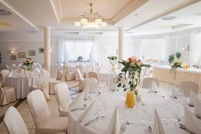 Restaurant/places to eat in Gościniec Na Rozdrożu