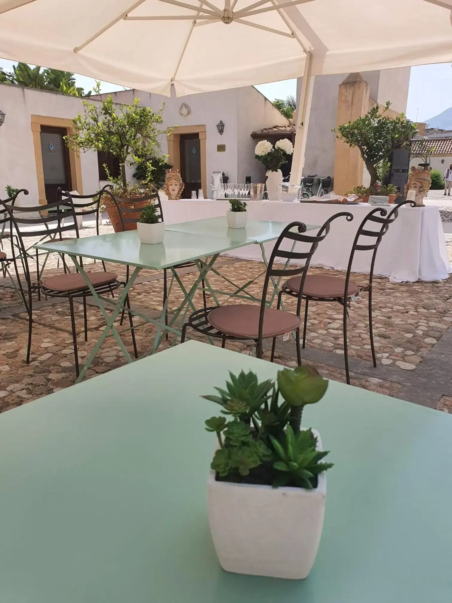 Patio in Hotel Villa Lampedusa