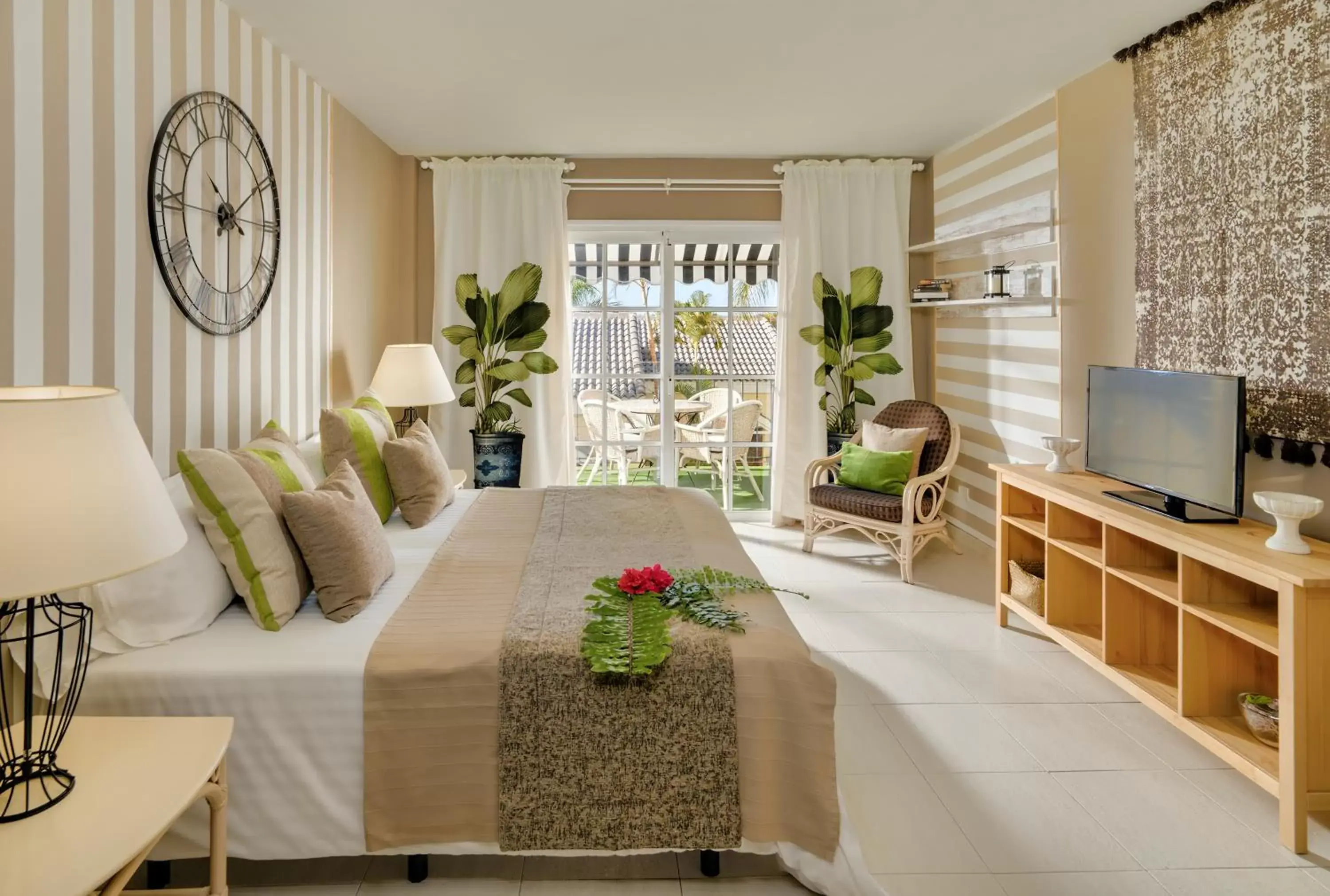 Bedroom, Seating Area in Gran Oasis Resort