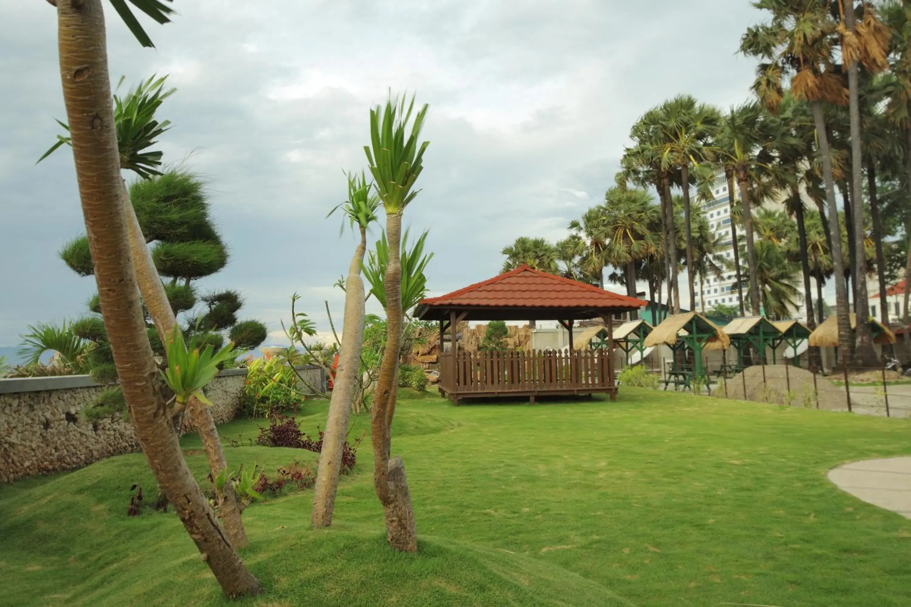 Garden in Hotel On The Rock By Prasanthi