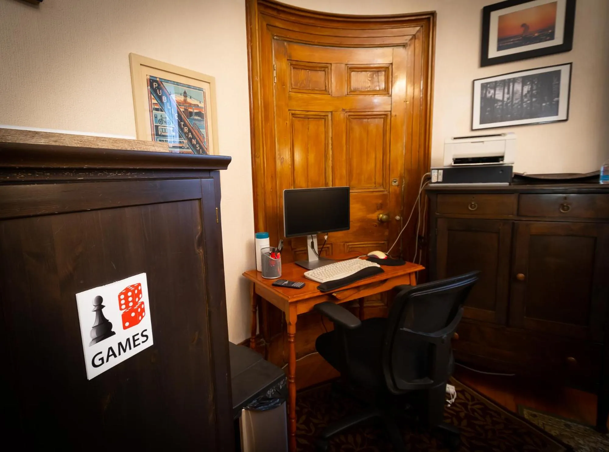 Communal lounge/ TV room in Pring Guesthouse