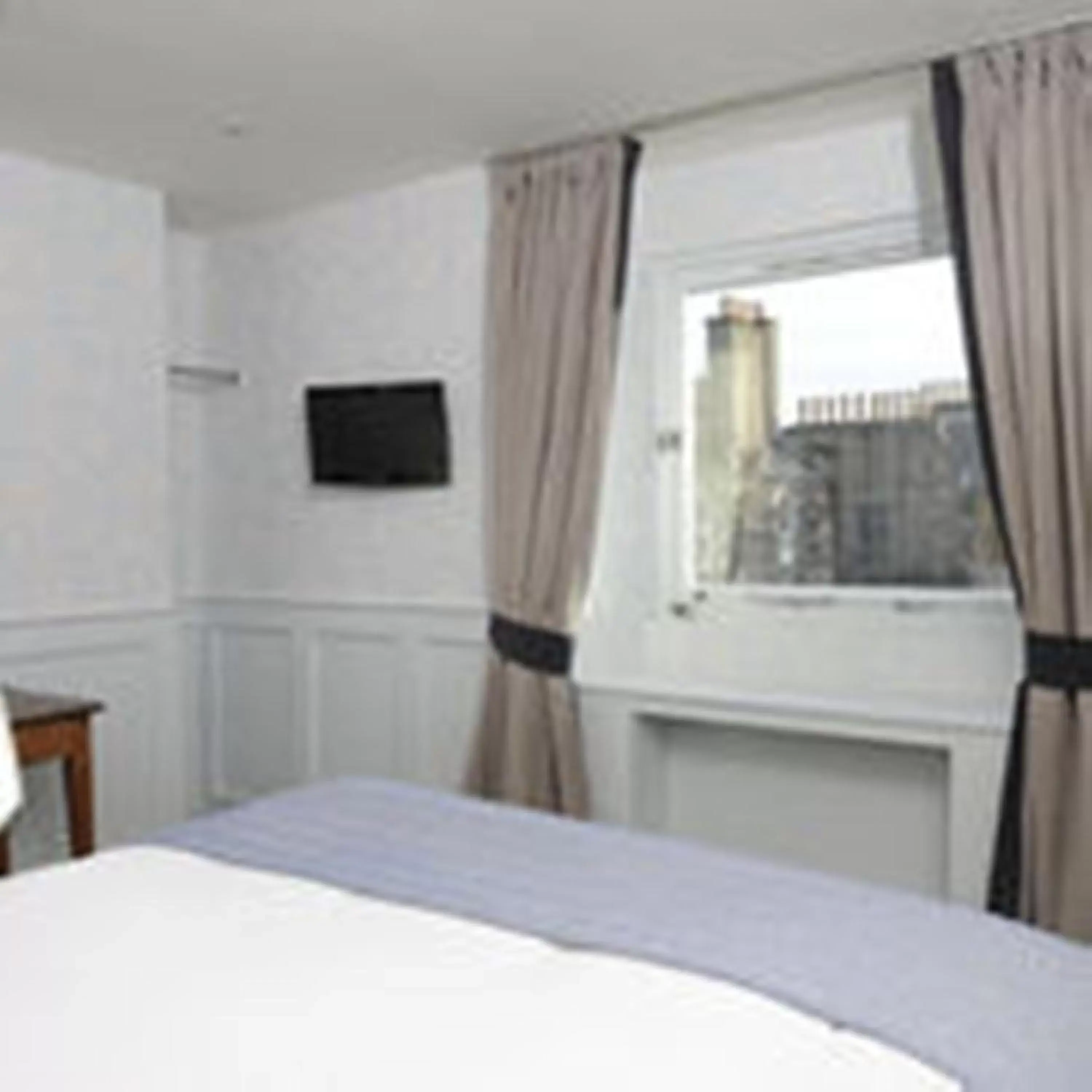 Bedroom, Bed in Brooks Hotel