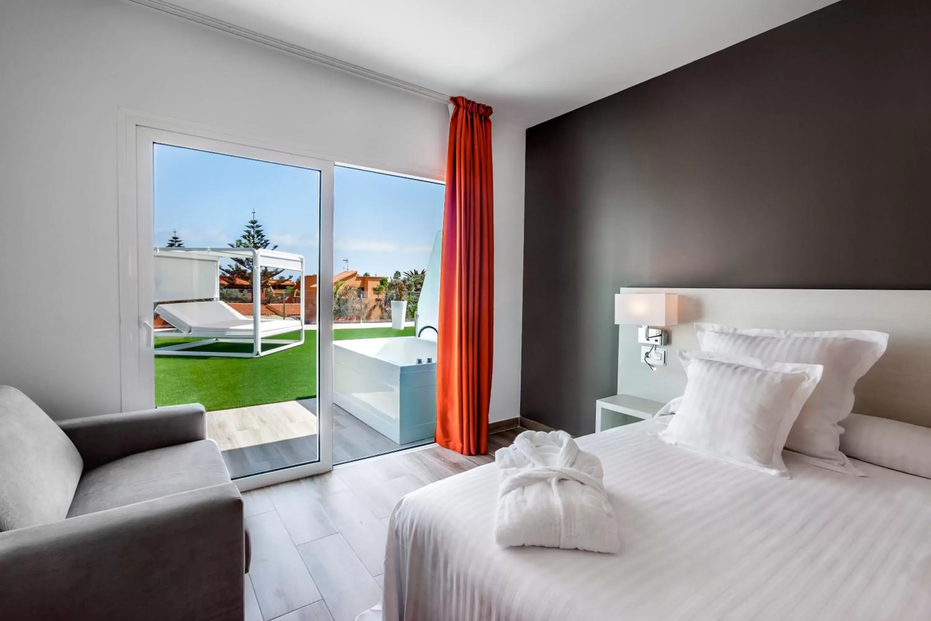 Photo of the whole room, Bed in Barceló Corralejo Sands