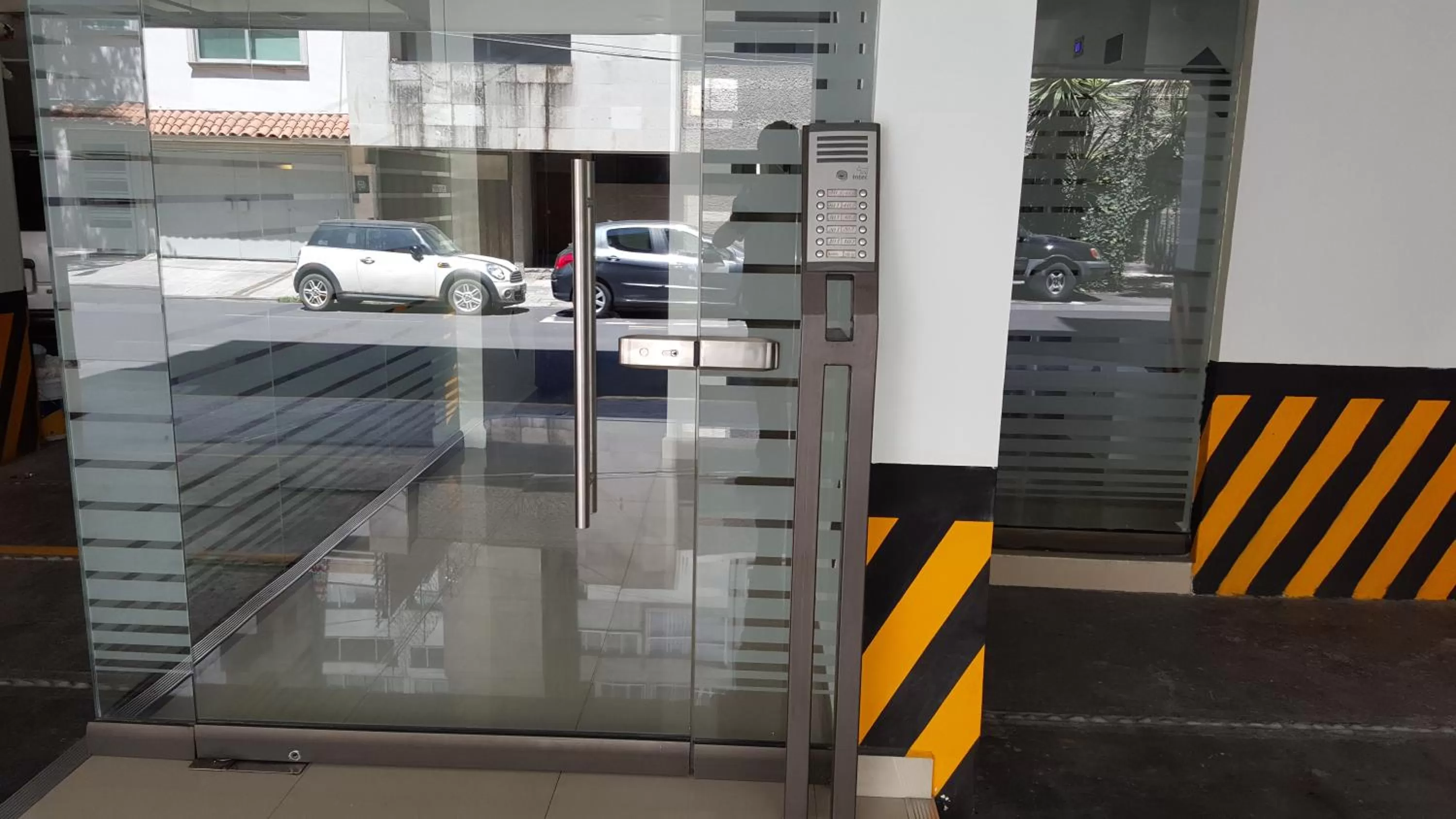 Facade/entrance in Grupo Kings Suites -Platon 436