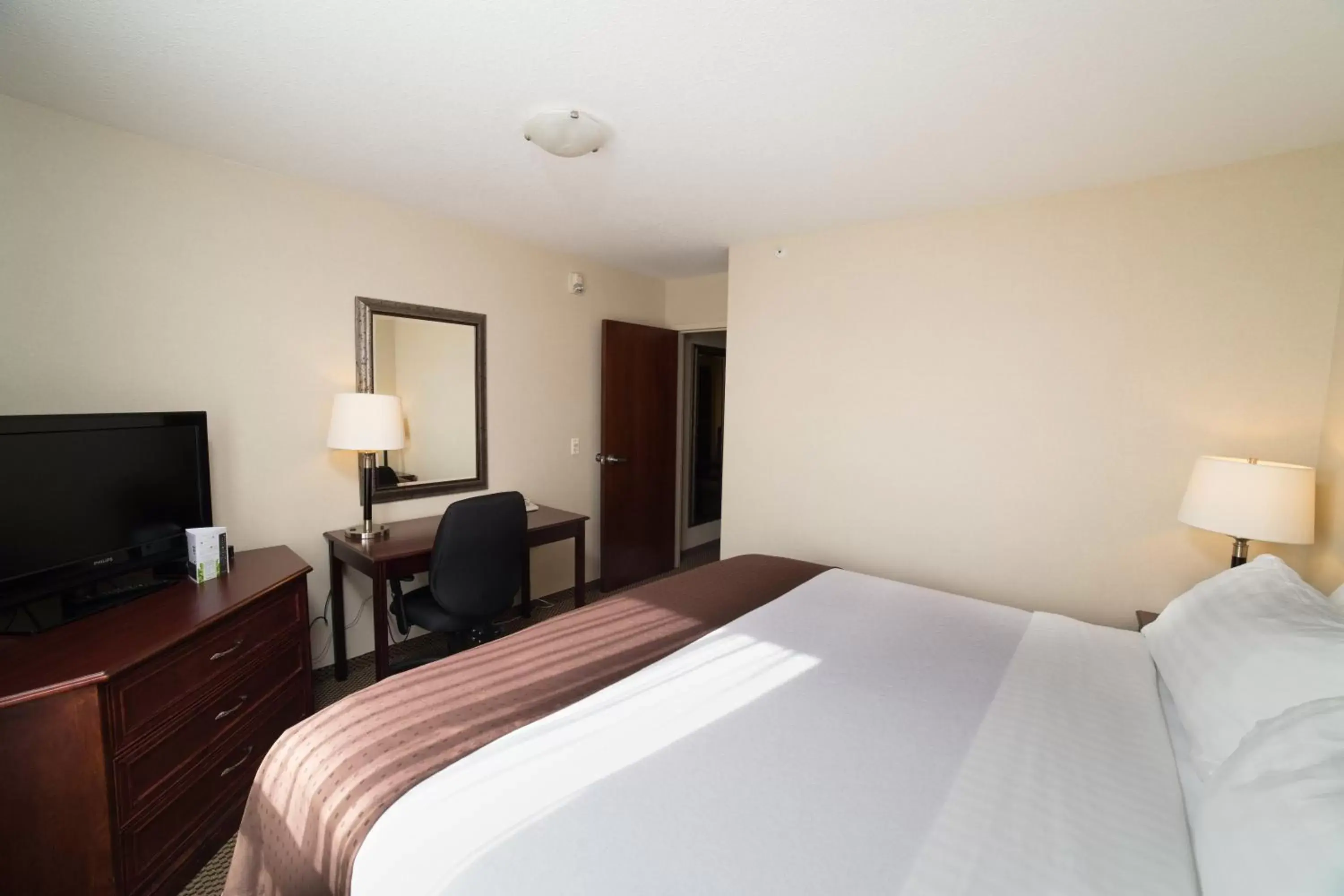 Bedroom, Bed in Holiday Inn & Suites Lloydminster, an IHG Hotel