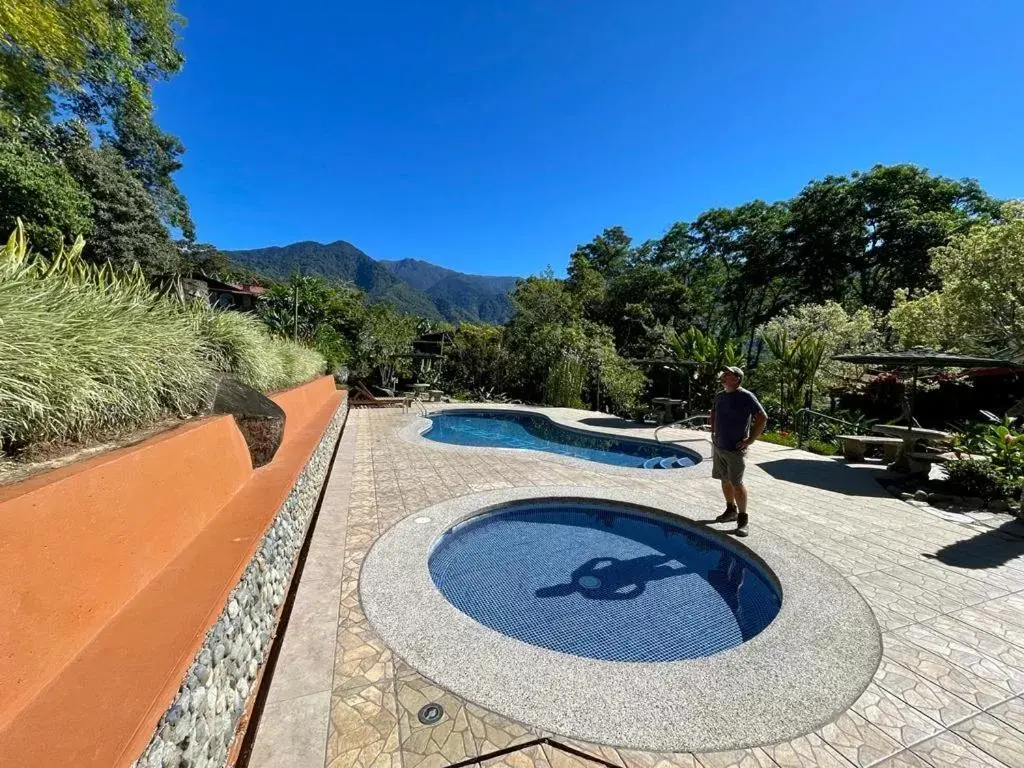 Swimming Pool in Hotel de Montaña El Pelicano