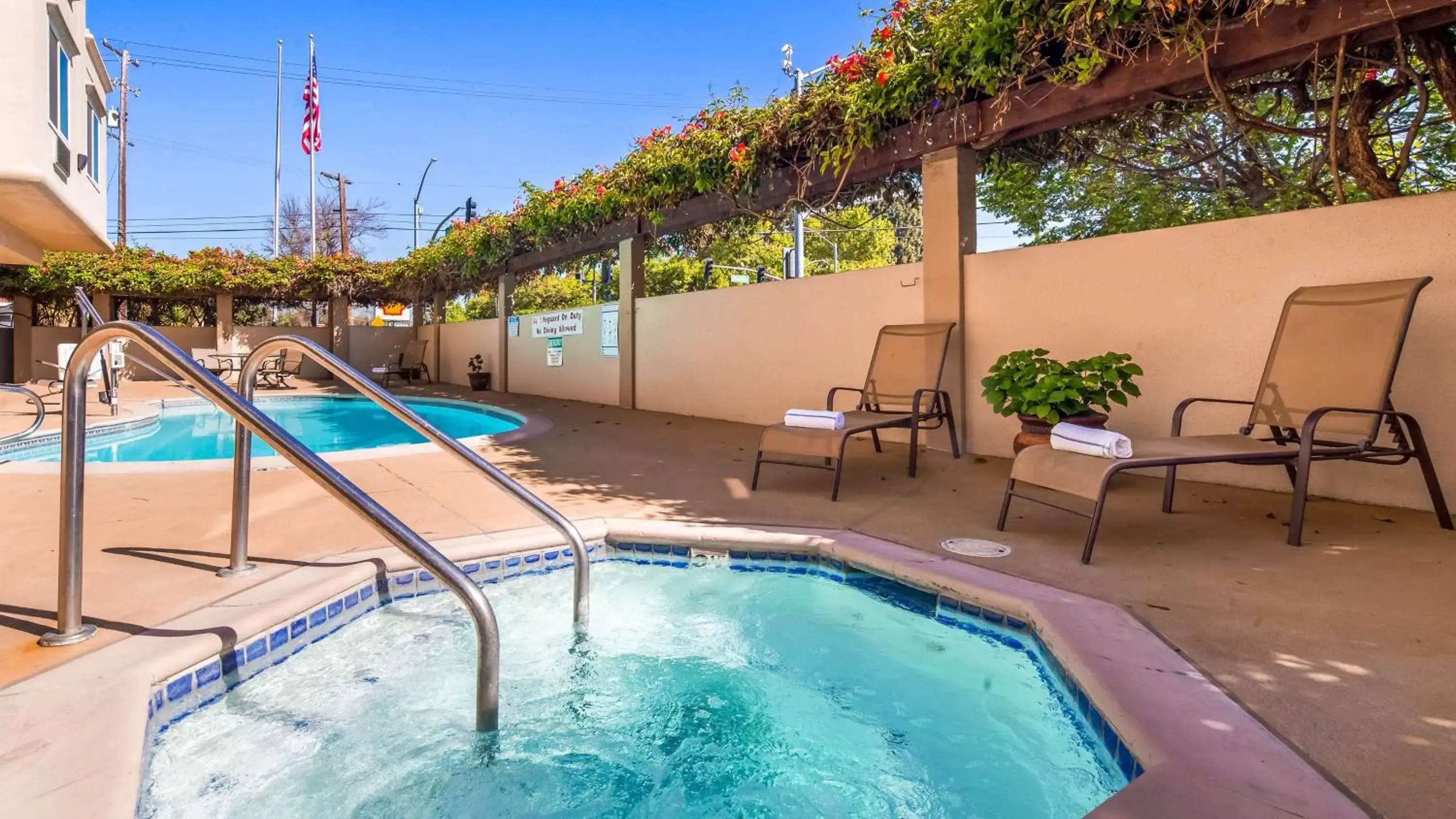 Swimming Pool in Best Western Plus Airport Plaza