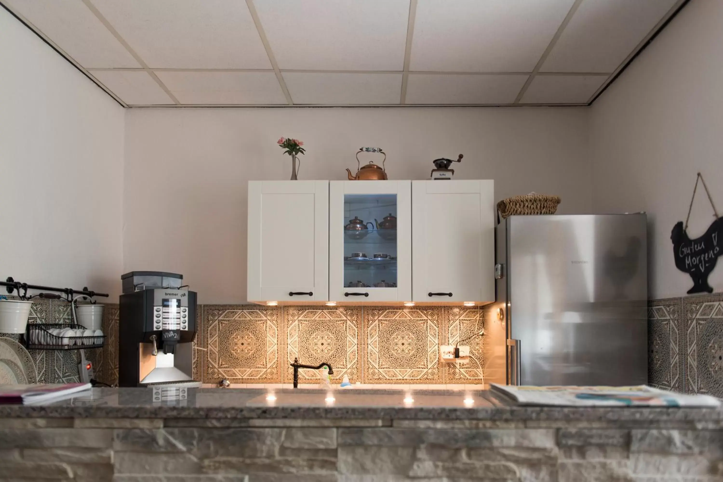Kitchen or kitchenette, Coffee/Tea Facilities in Hotel Baccara