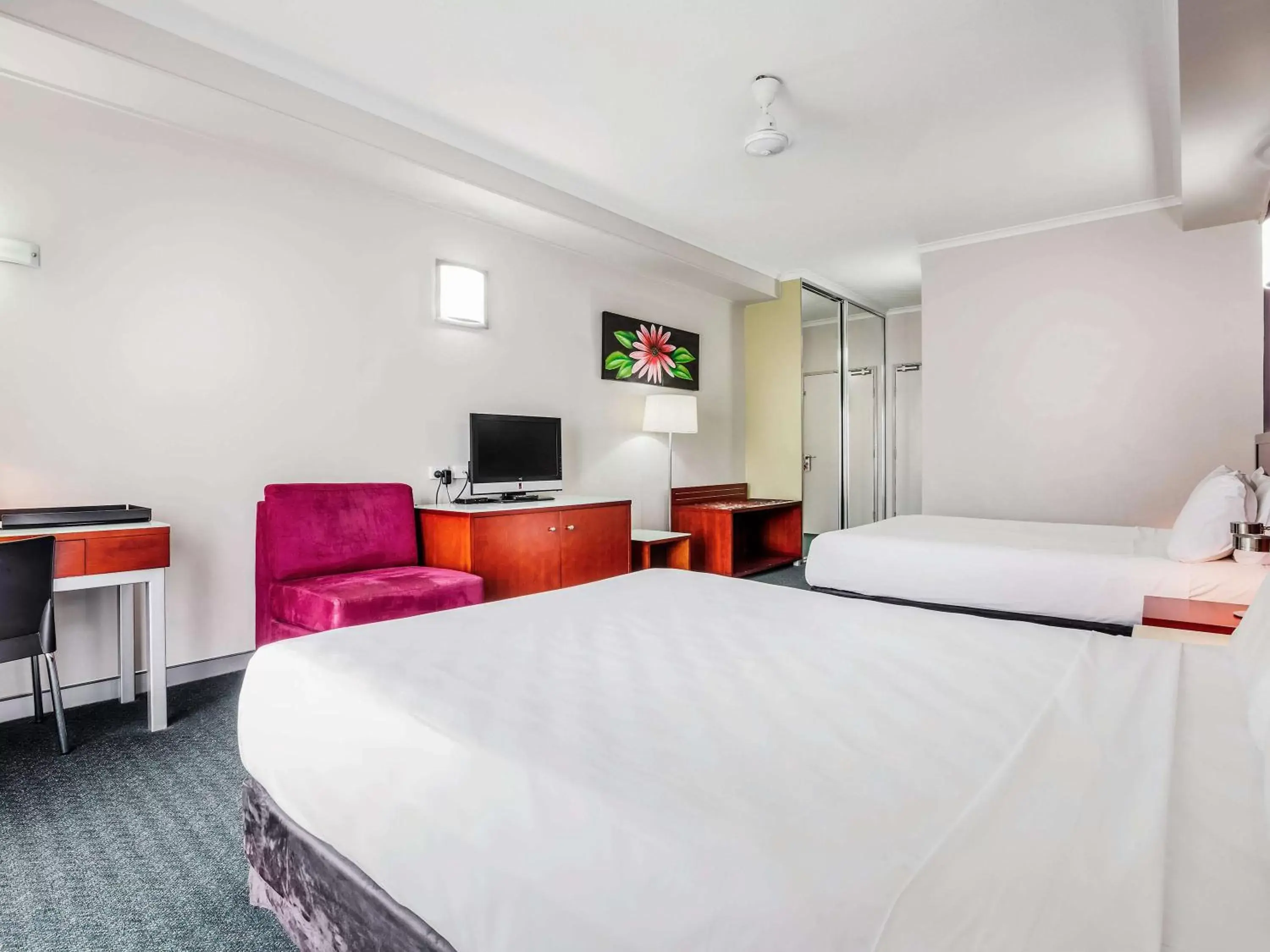 Photo of the whole room, Bed in Novotel Darwin Airport