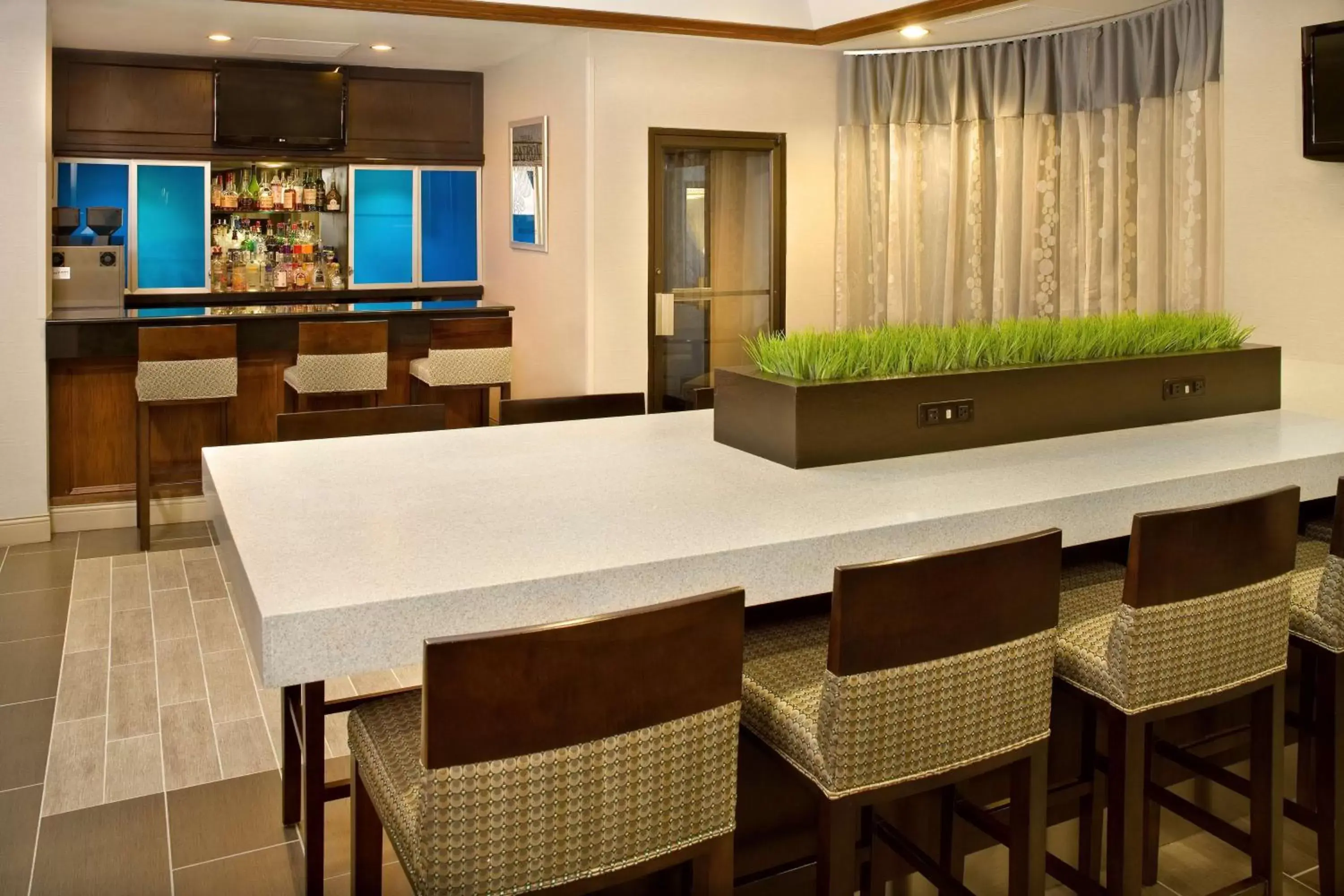 Lounge or bar, Lounge/Bar in DoubleTree by Hilton Hotel Chicago Wood Dale - Elk Grove