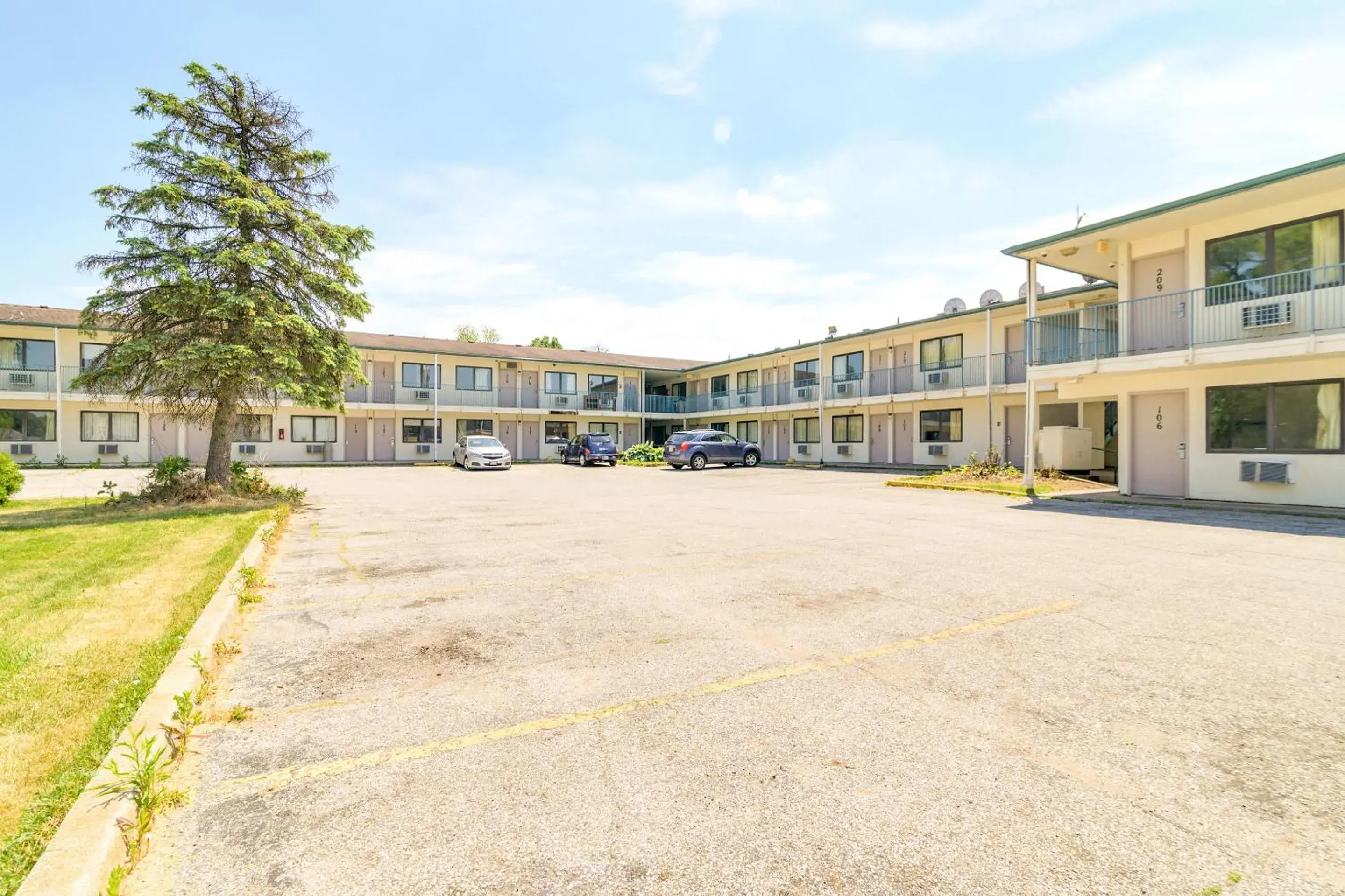 Property Building in OYO Hotel South Bend - Campus