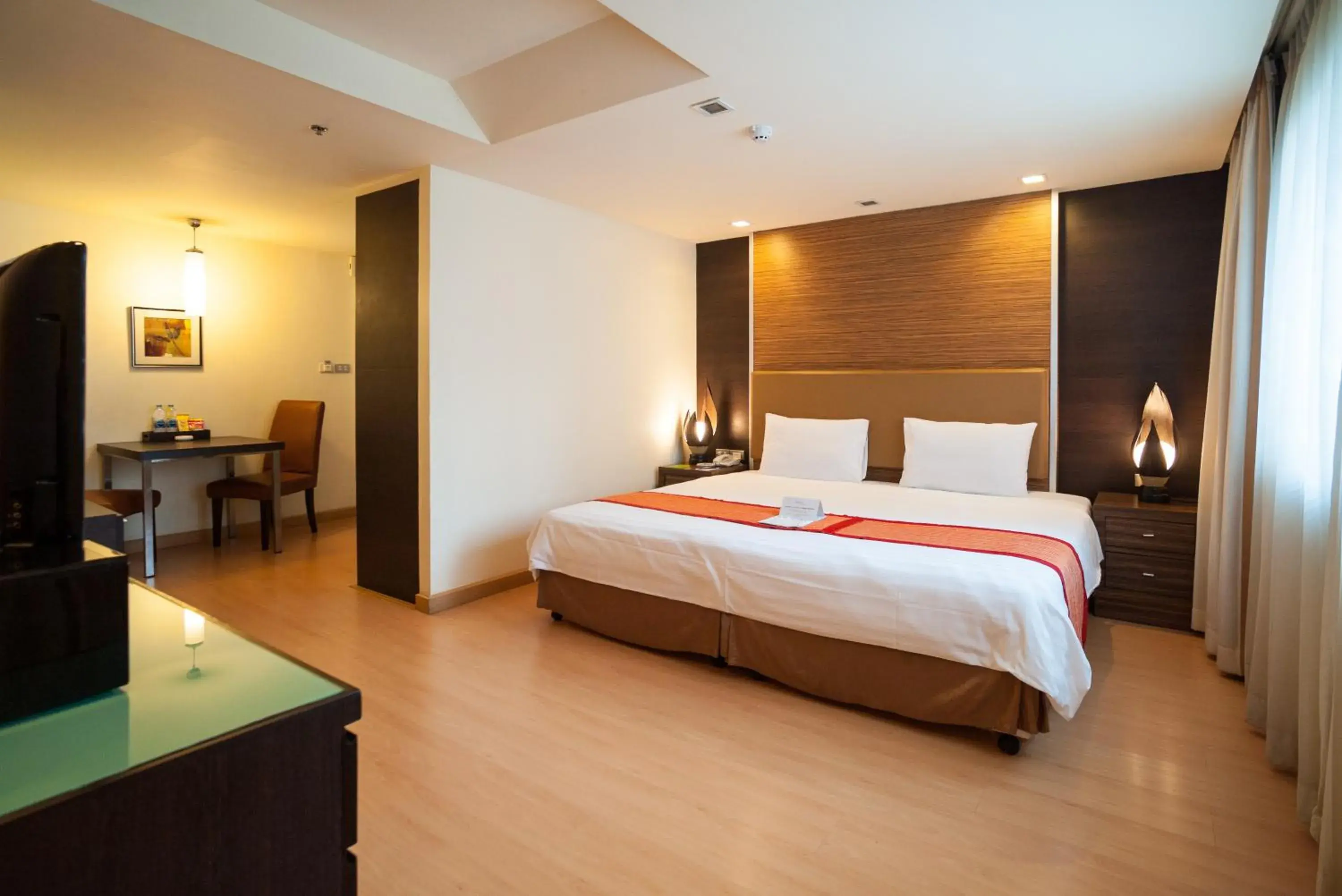 Bedroom, Bed in Aspen Suites Hotel Sukhumvit 2