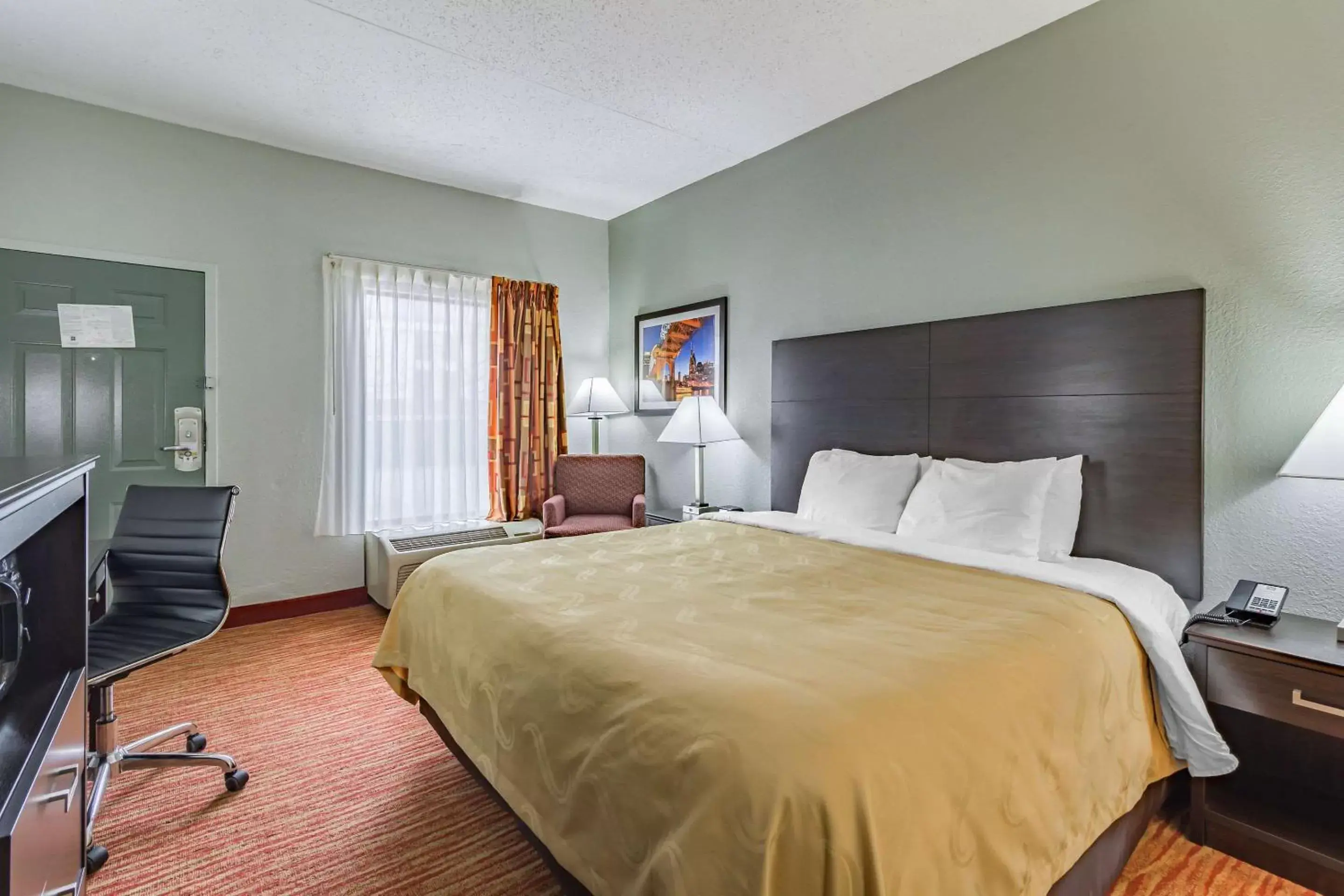 Photo of the whole room, Bed in Quality Inn Goodlettsville