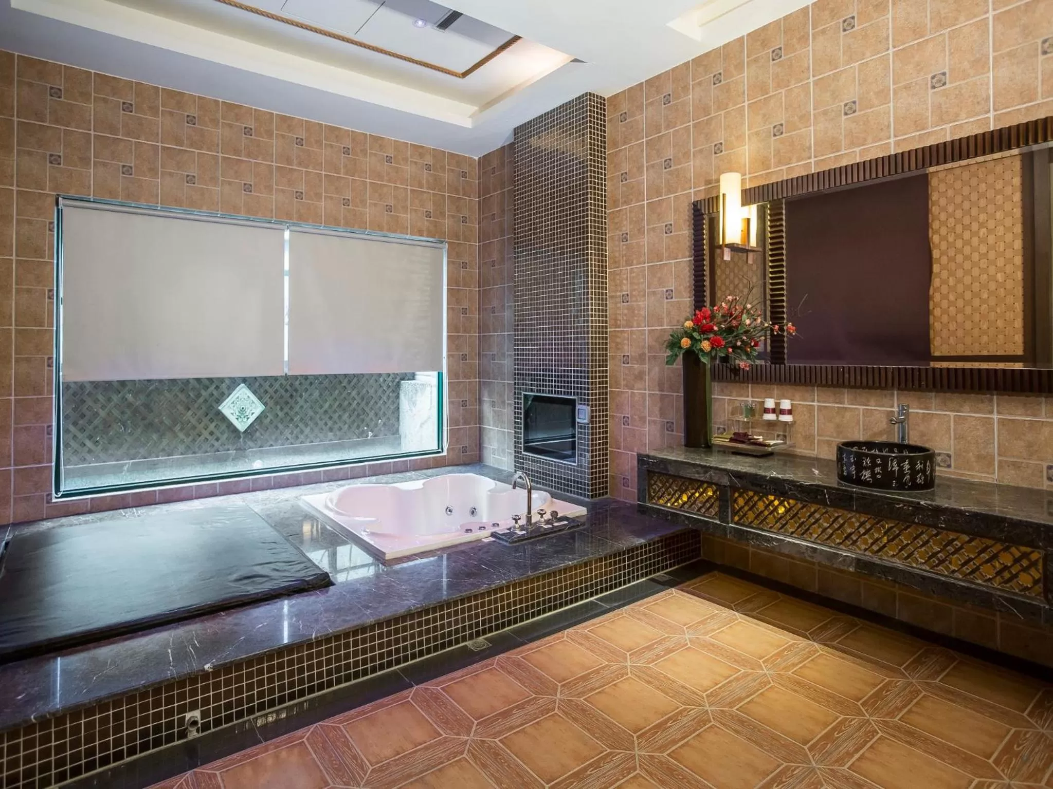 Bathroom in Moon Area Motel