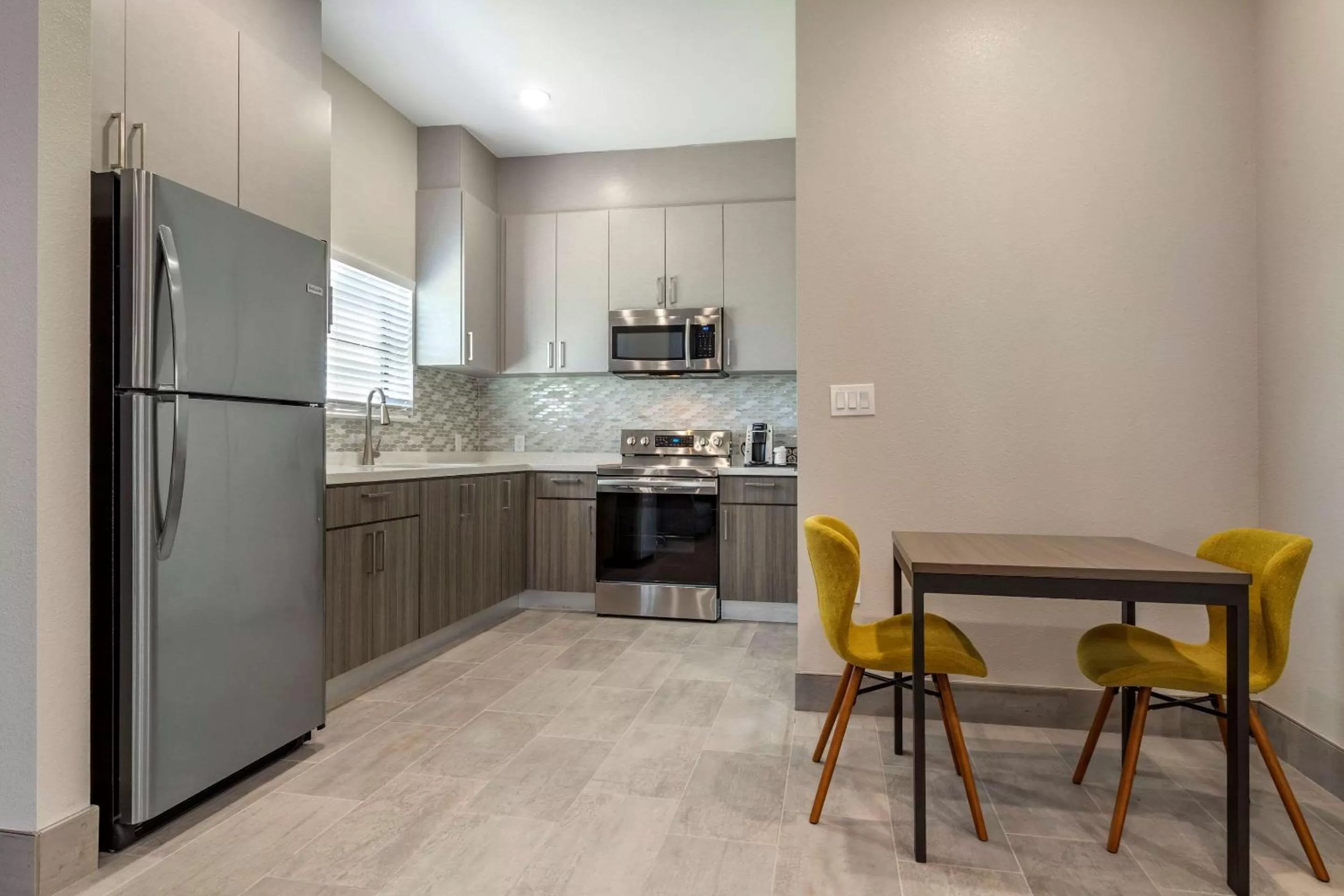 Kitchen or kitchenette in Clarion Pointe Port Arthur-Beaumont South