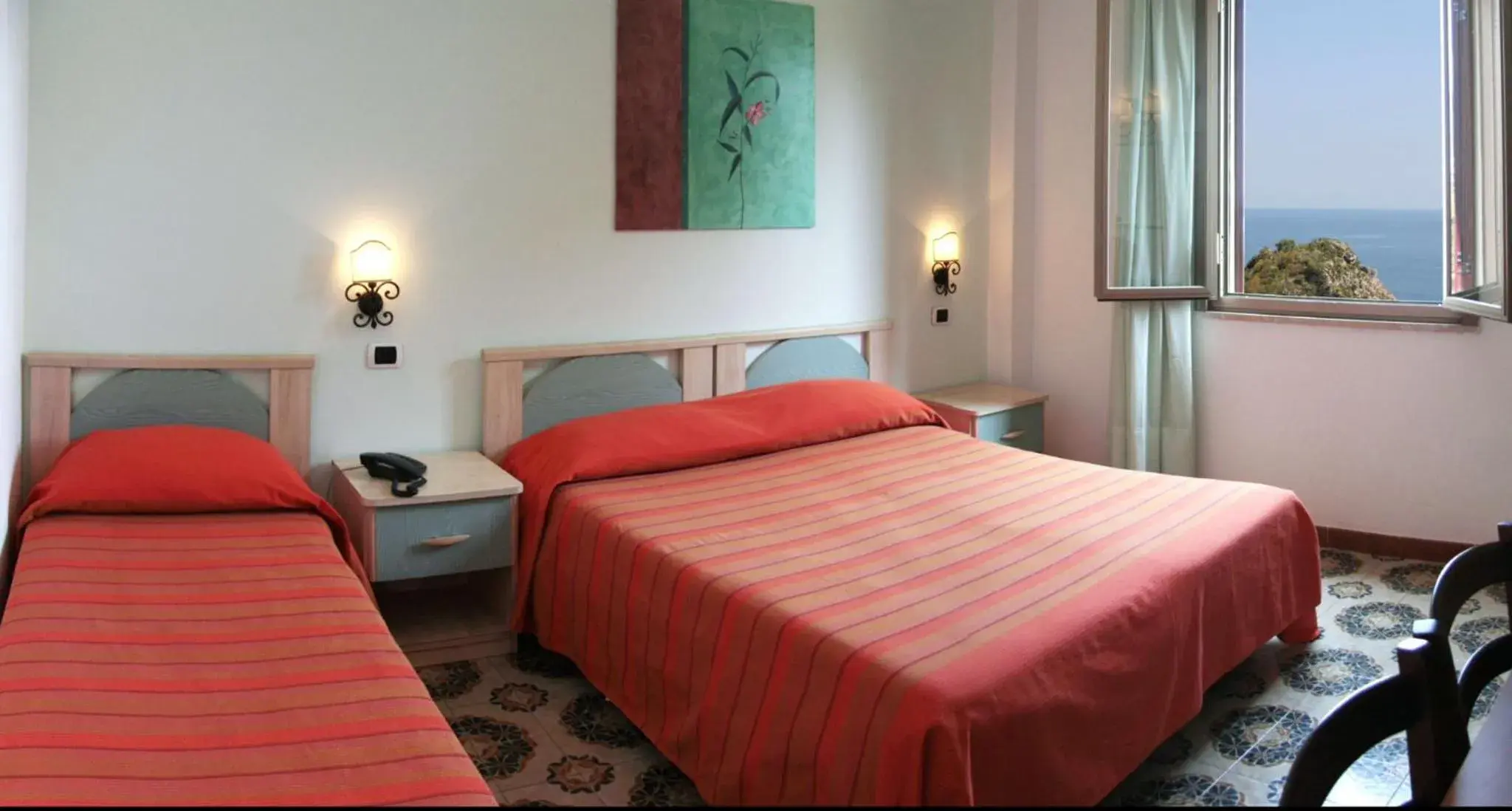 Triple Room with Sea View in Jonic Hotel Mazzarò