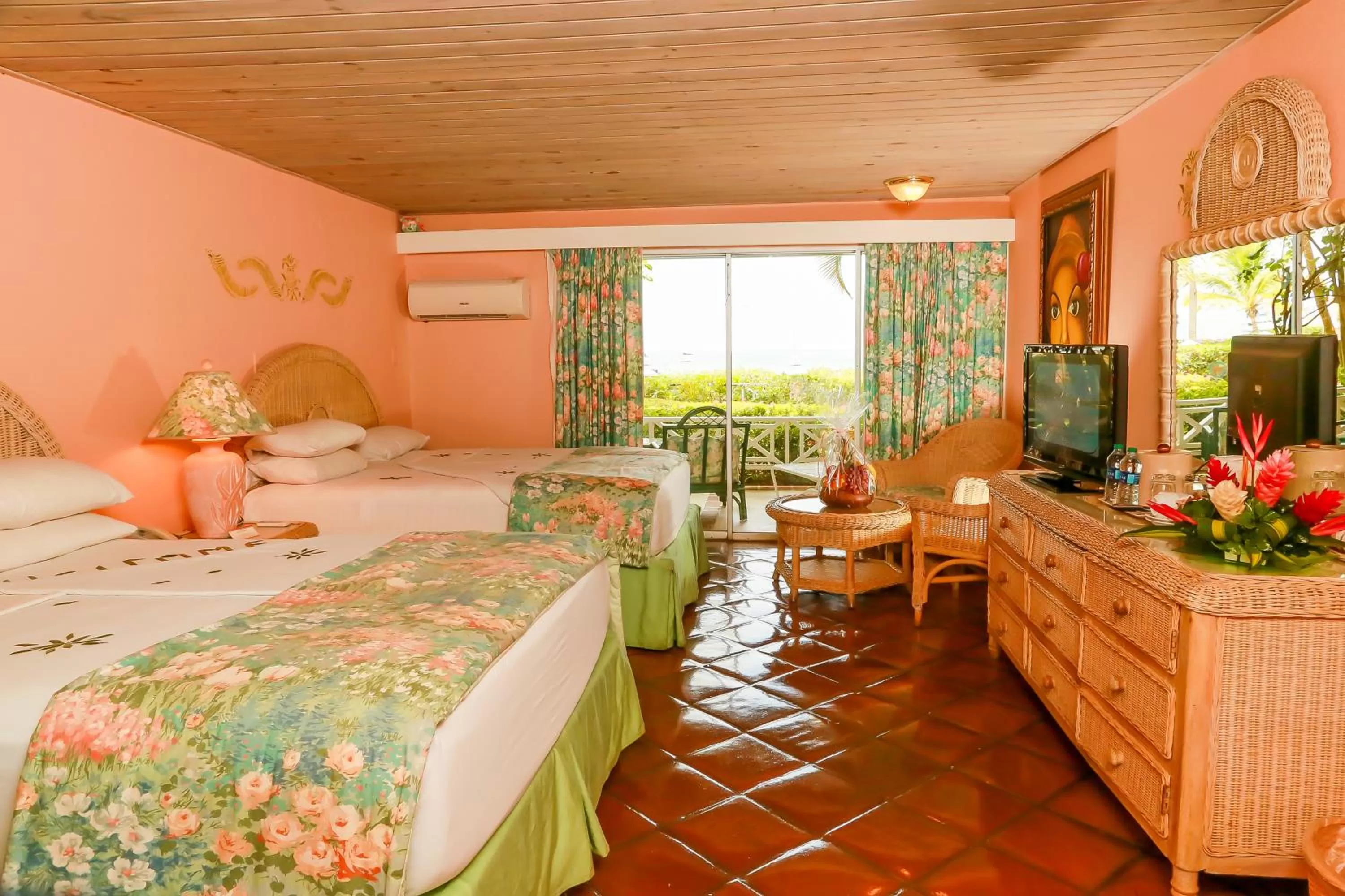 Photo of the whole room, Bed in Coco Reef Resort & Spa