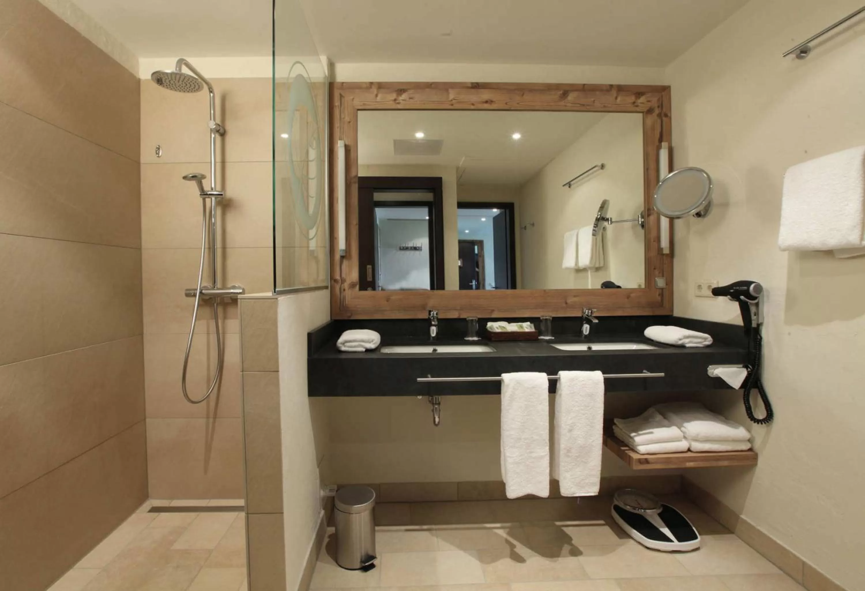 Bathroom in Spa & GolfResort Weimarer Land