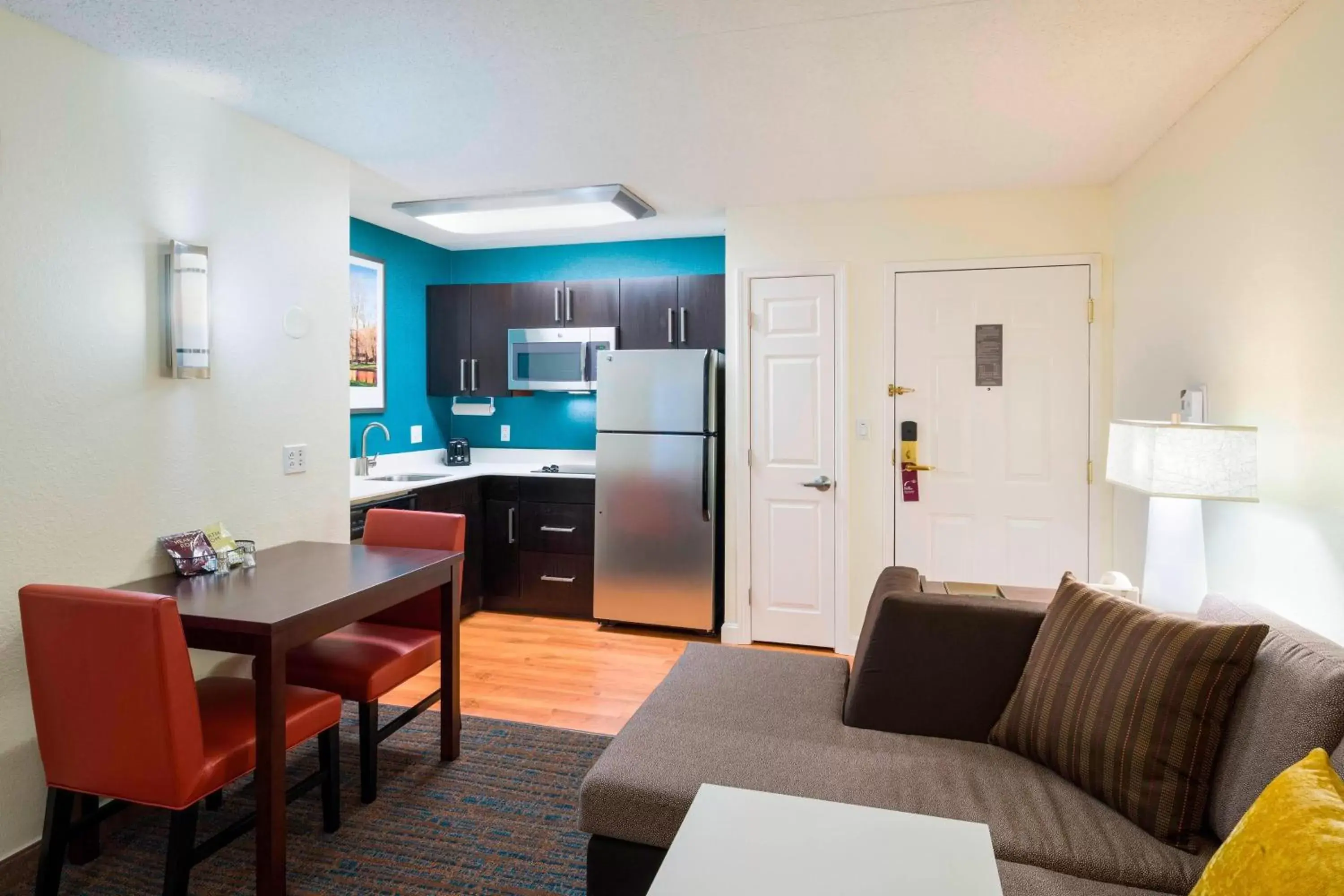 Kitchen or kitchenette, Kitchen/Kitchenette in Residence Inn Boston Framingham