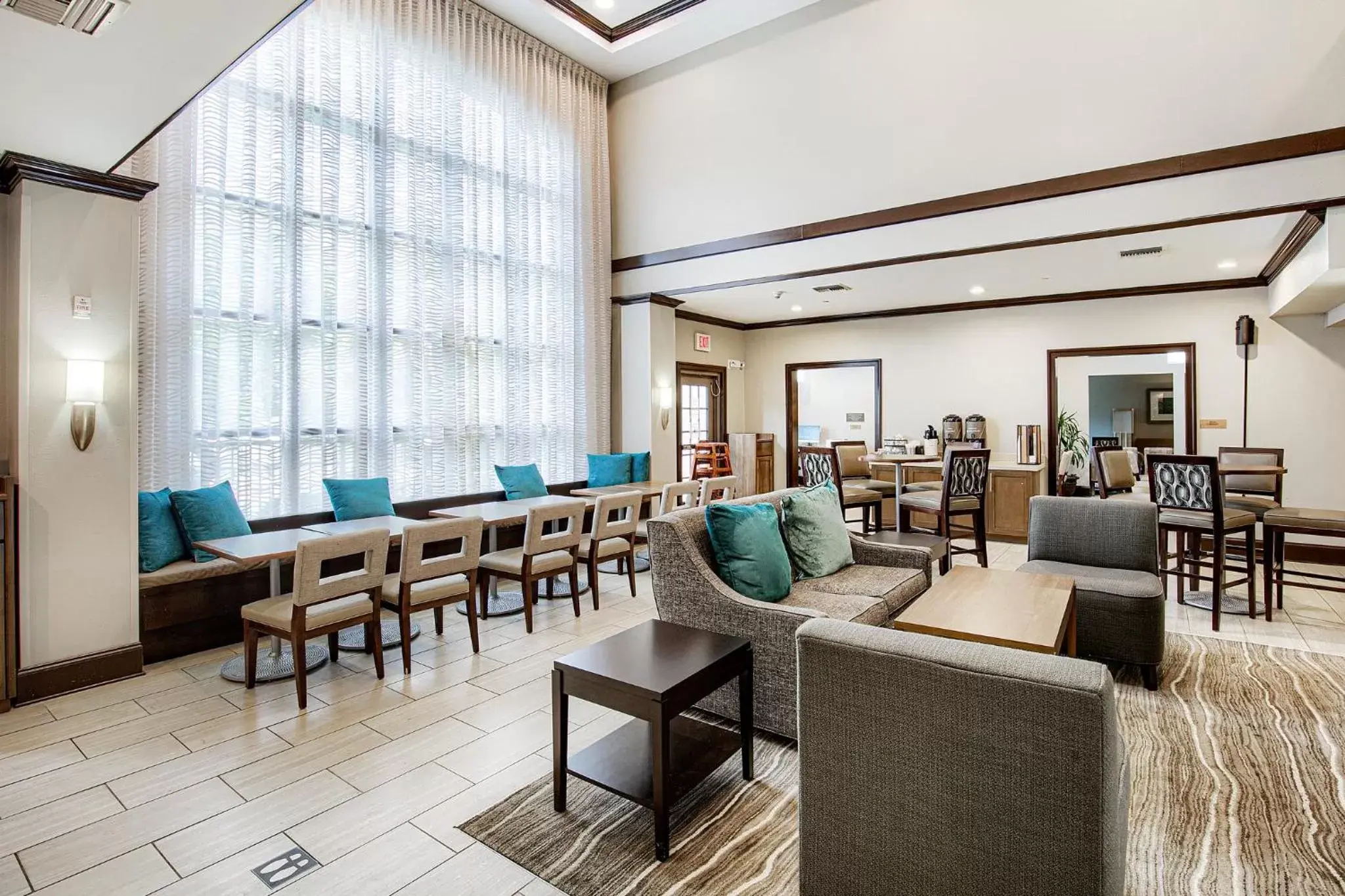 Property building, Lounge/Bar in Staybridge Suites Gulf Shores, an IHG Hotel