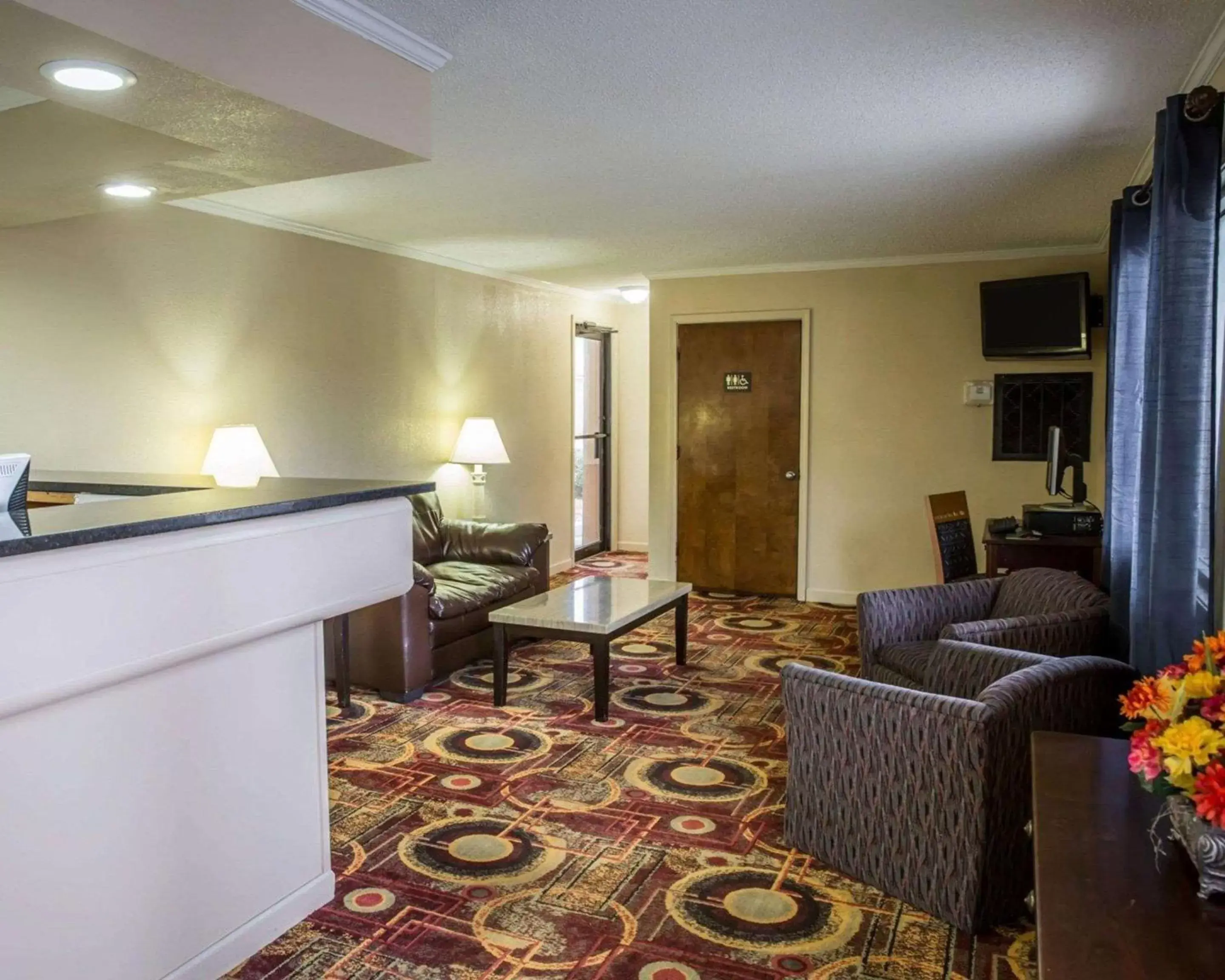 Lobby or reception in Rodeway Inn & Suites Plymouth Hwy 64