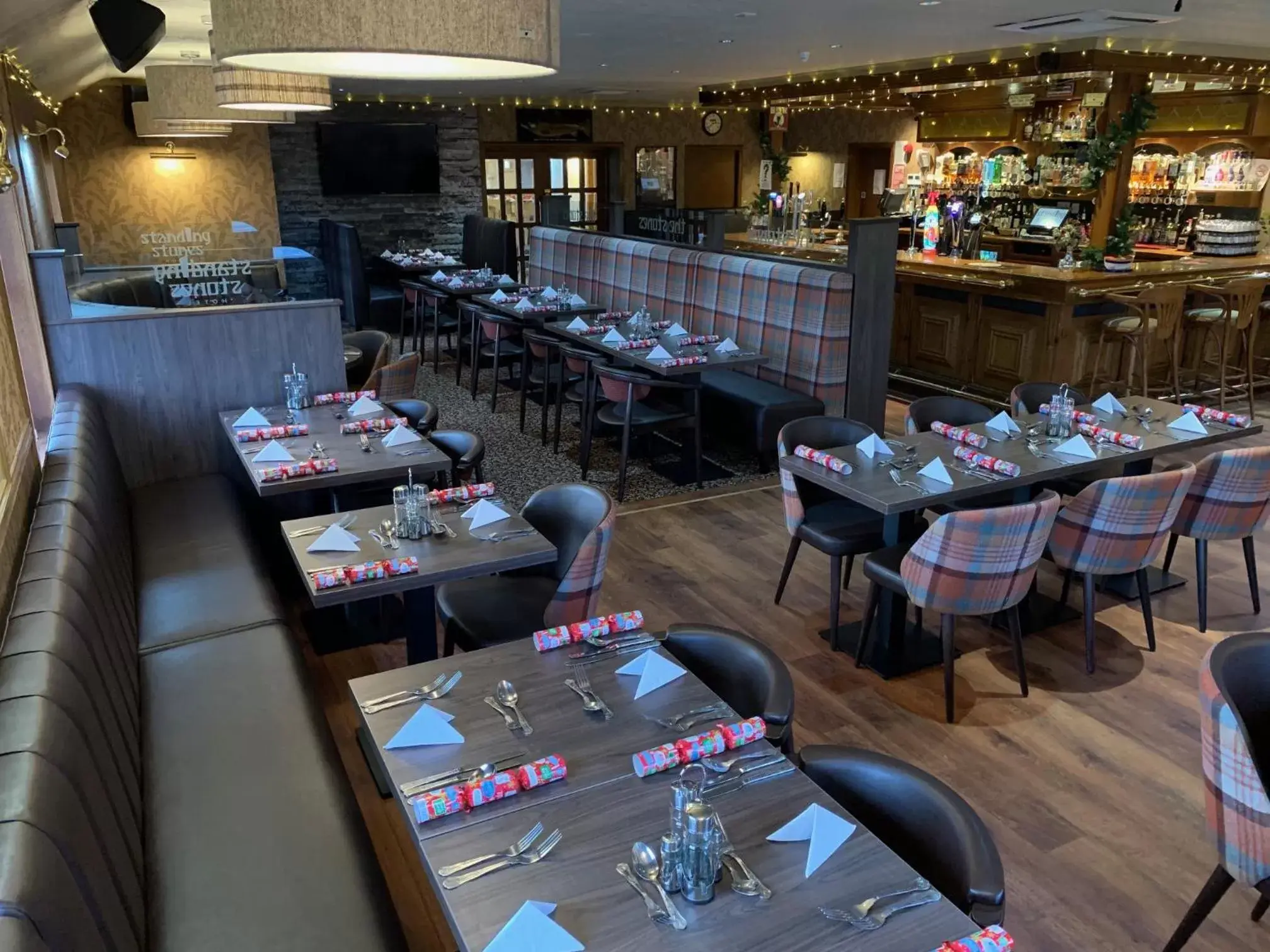Restaurant/Places to Eat in Standing Stones Hotel