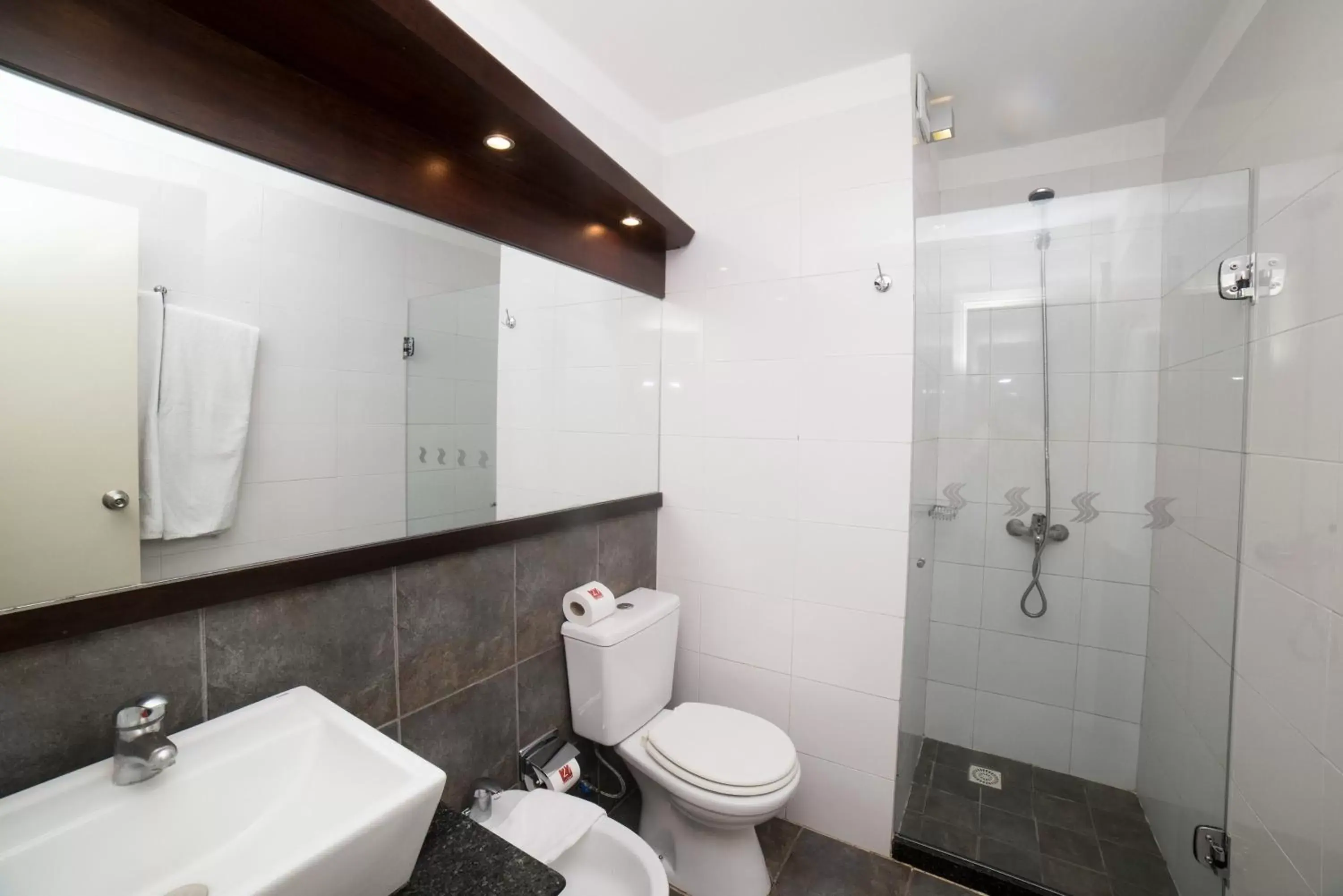 Bathroom in 27 Suites Hotel