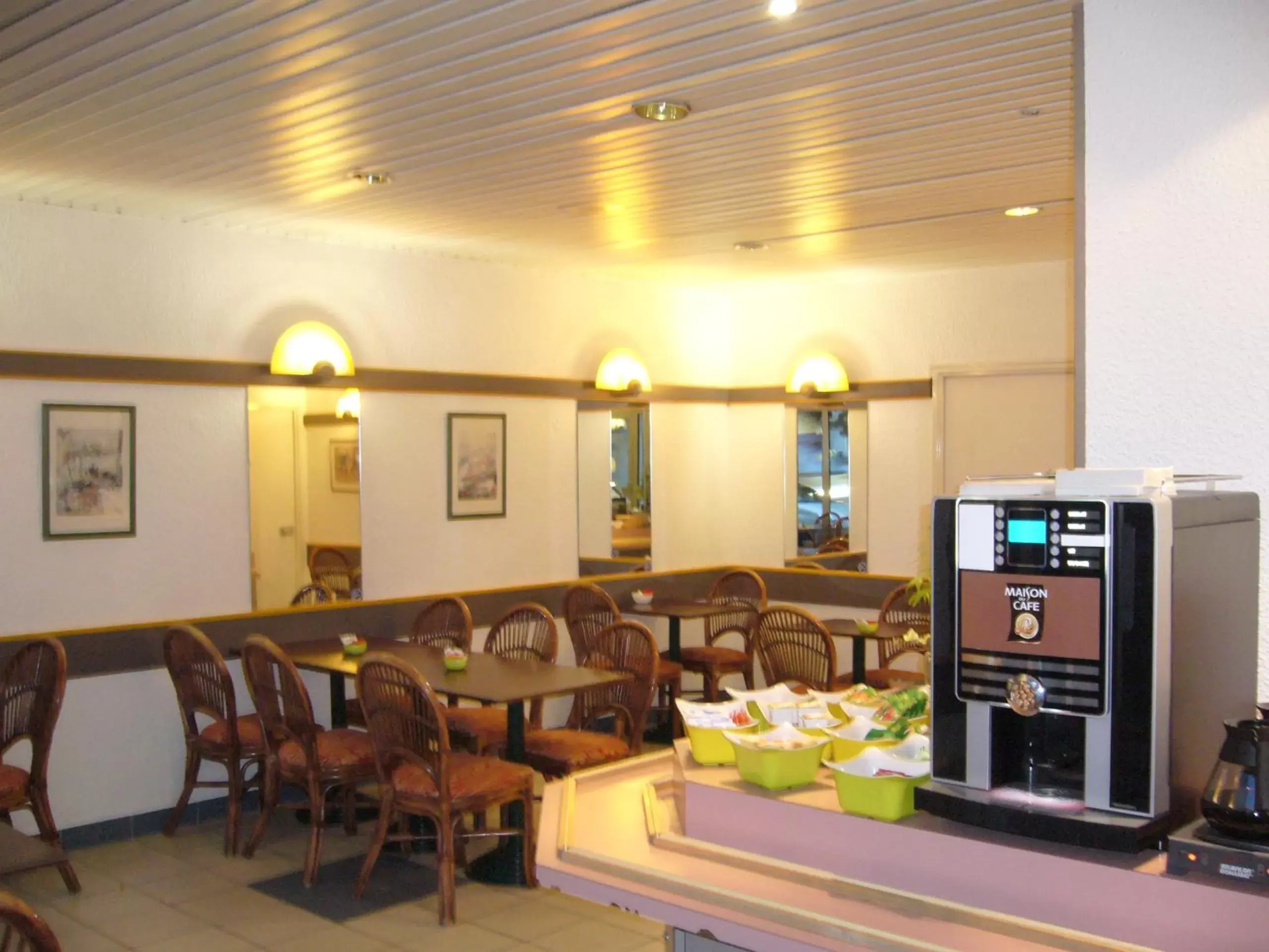Restaurant/Places to Eat in HOTEL LES GENS DE MER EGG HOTEL Dieppe