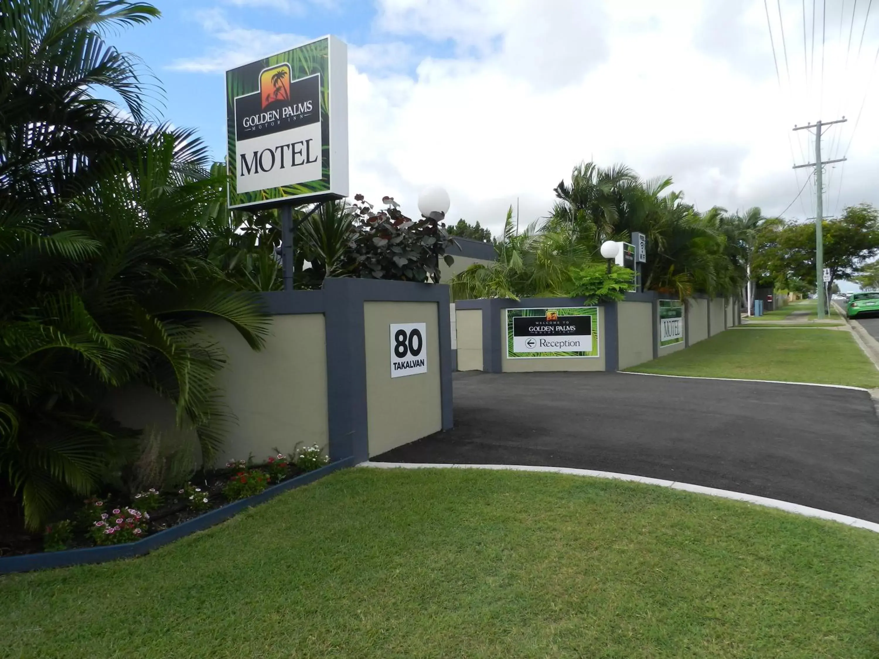 Facade/entrance, Property Building in Golden Palms Motor Inn