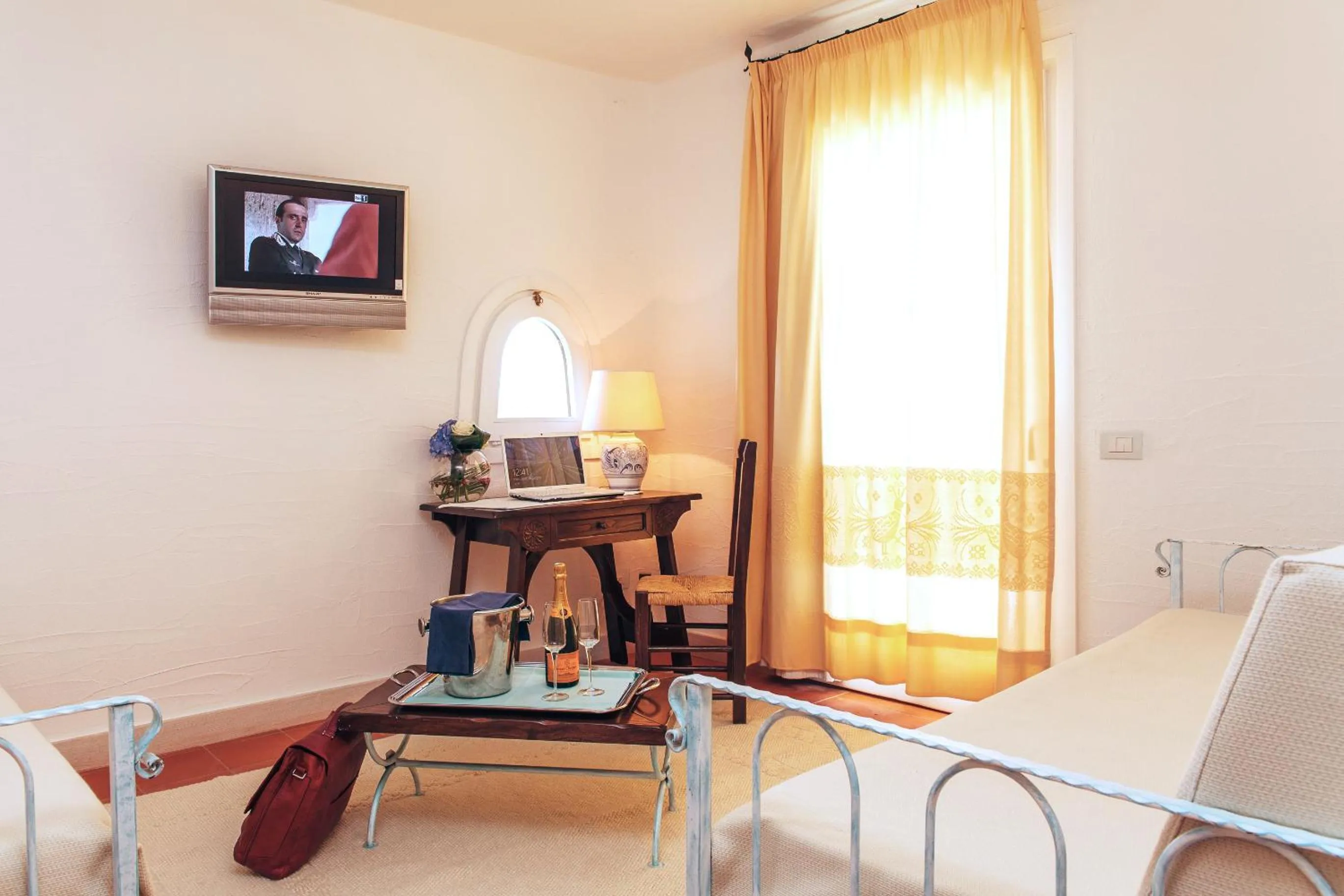 Suite with Sea View in Hotel Luci di la Muntagna