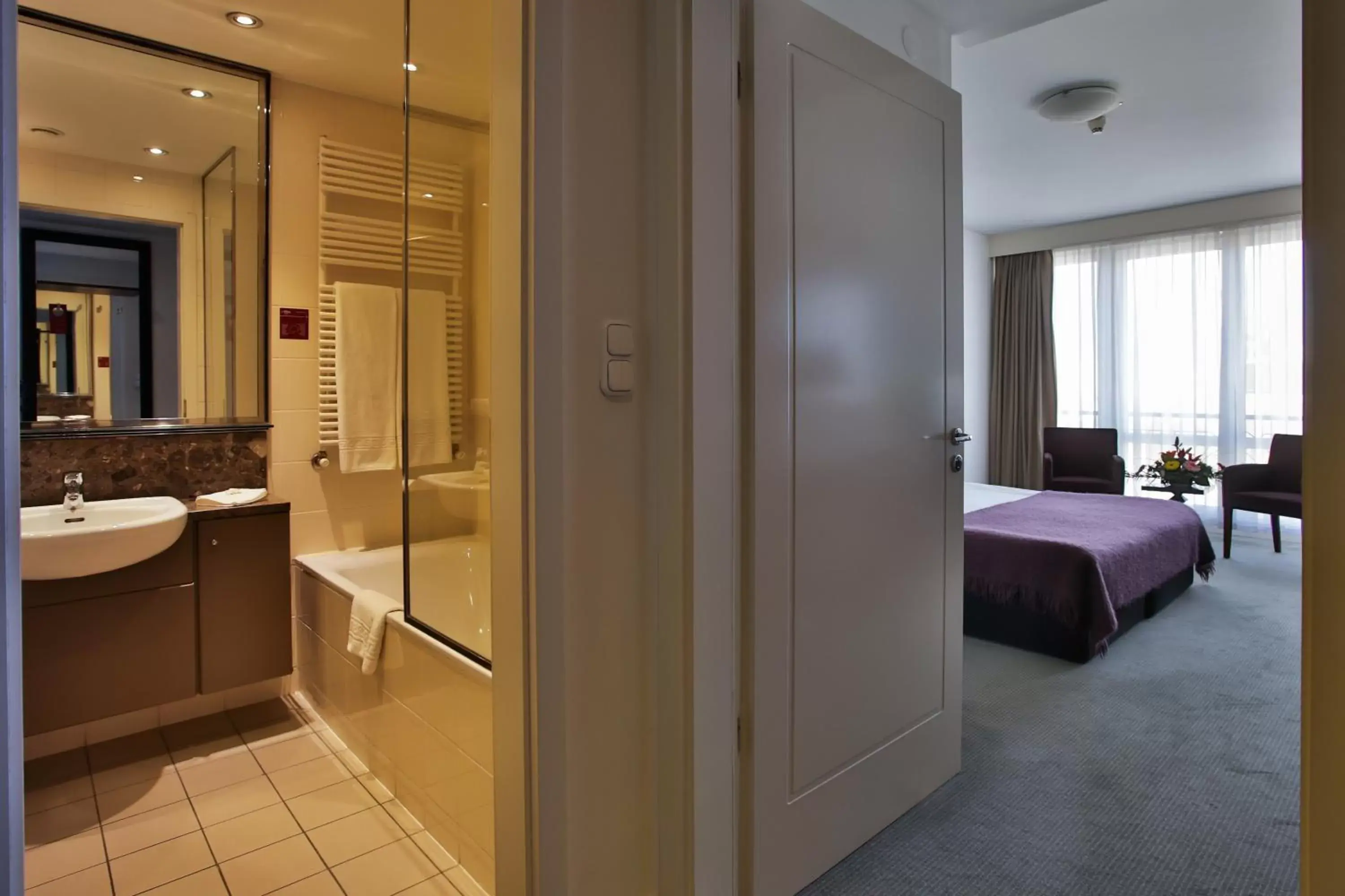 Photo of the whole room, Bathroom in Adina Apartment Hotel Budapest