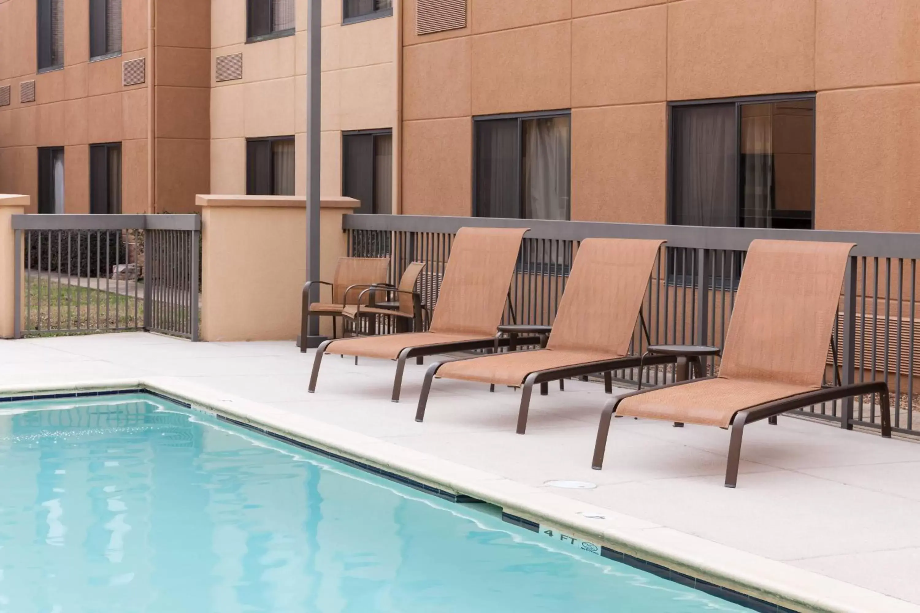 Swimming Pool in Courtyard by Marriott Jackson Ridgeland