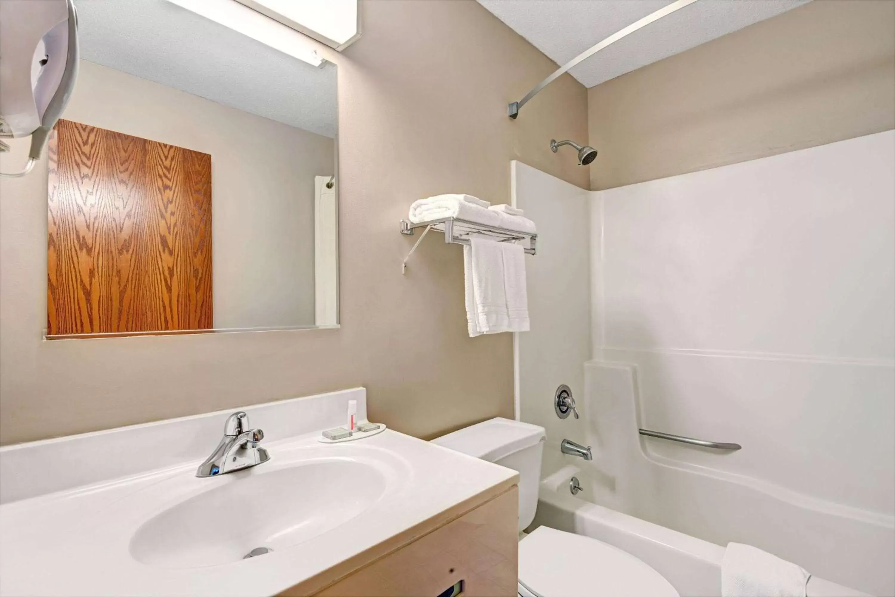 Photo of the whole room, Bathroom in Super 8 by Wyndham Indianapolis Emerson