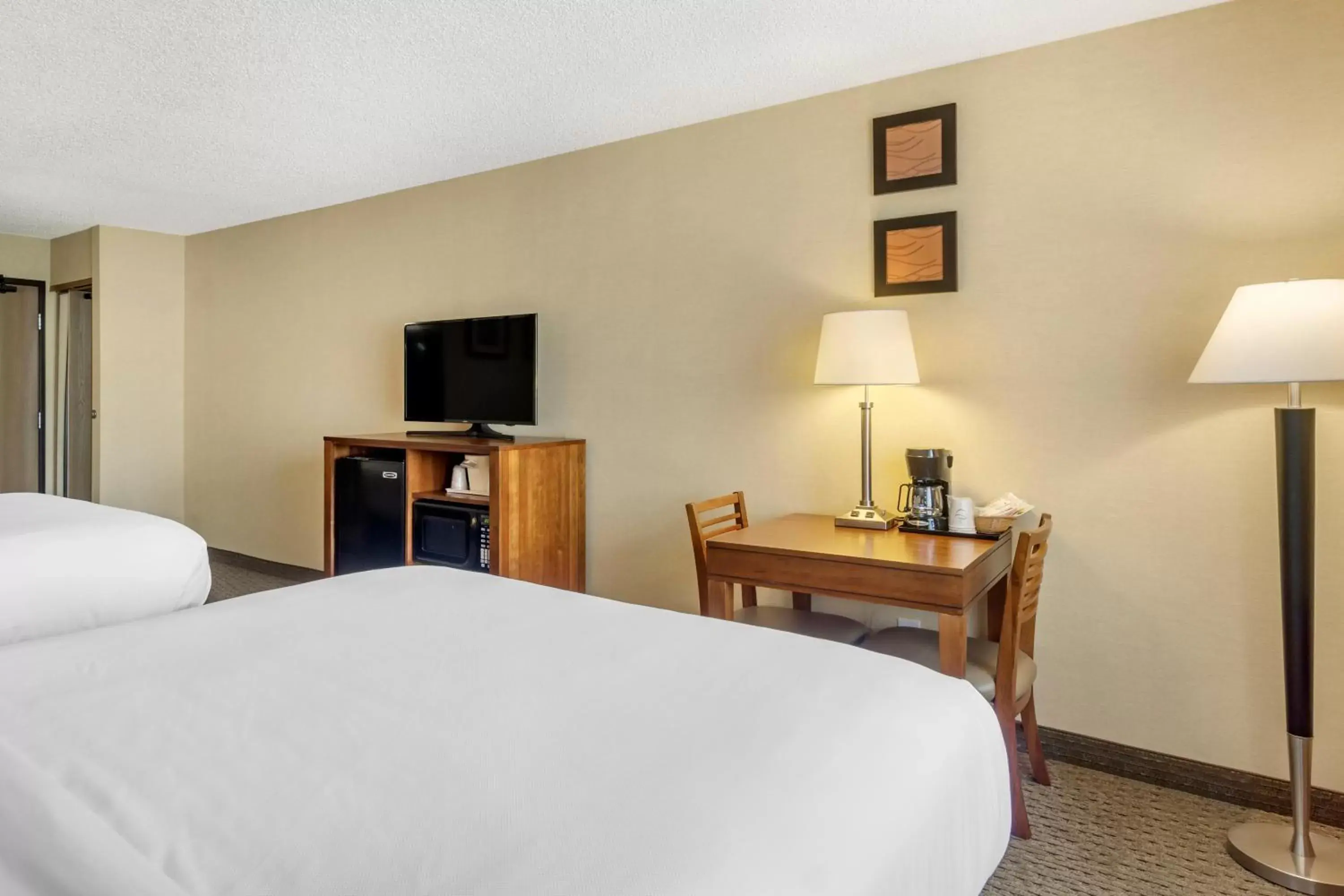 Bedroom, Bed in Comfort Inn & Suites Bothell – Seattle North
