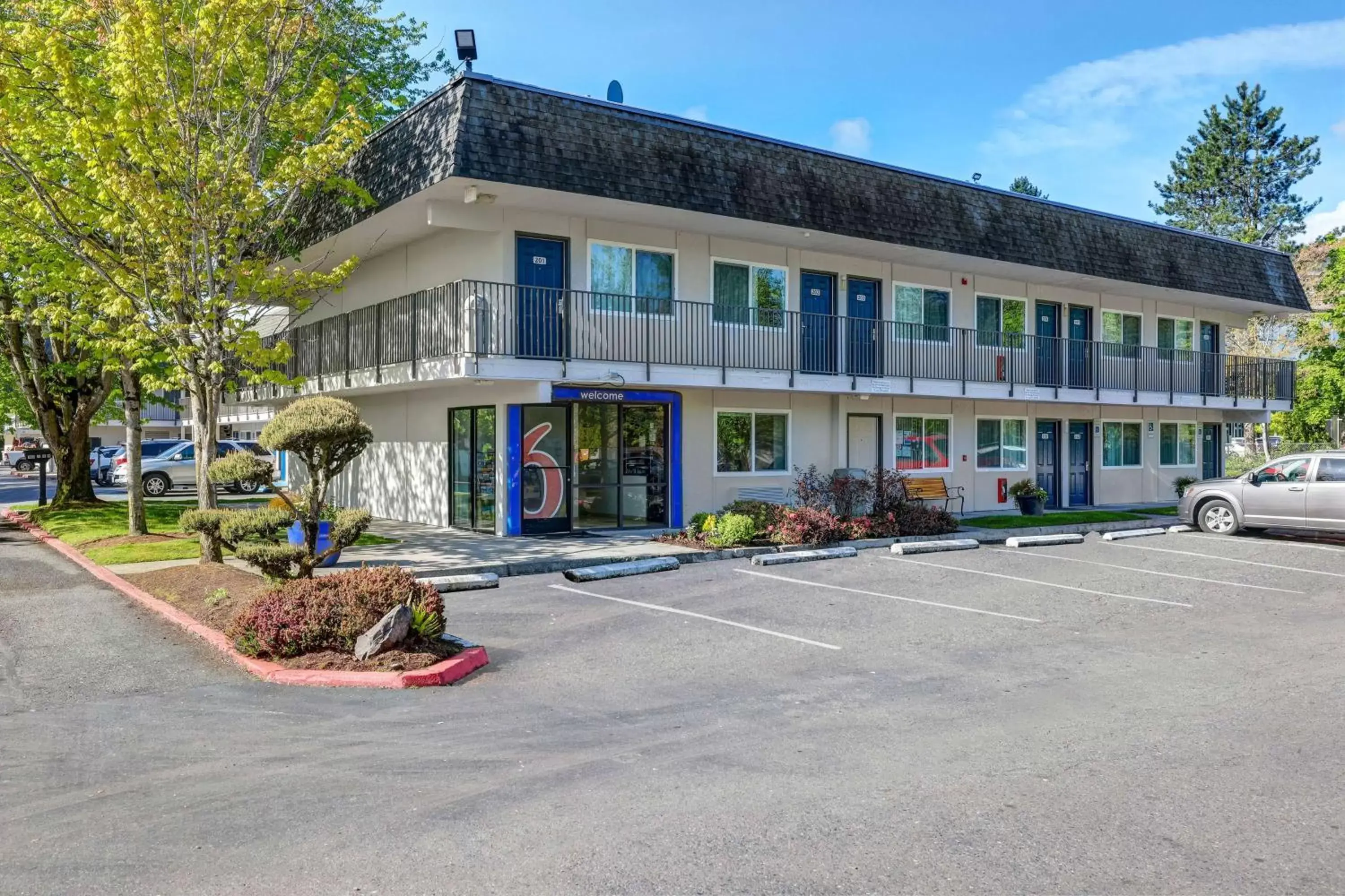 Property Building in Motel 6-Issaquah, WA - Seattle - East