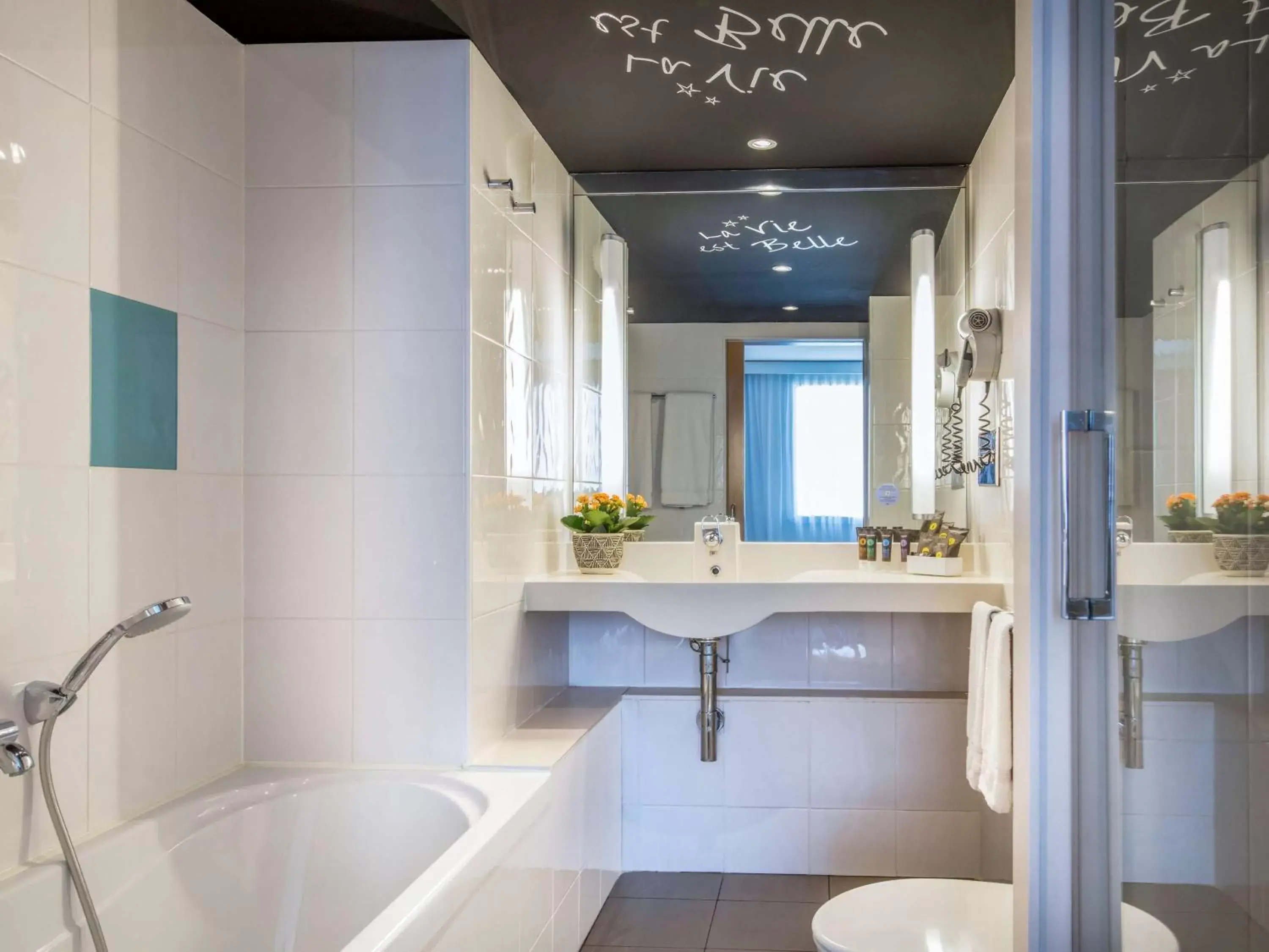 Photo of the whole room, Bathroom in Novotel Barcelona Cornellà