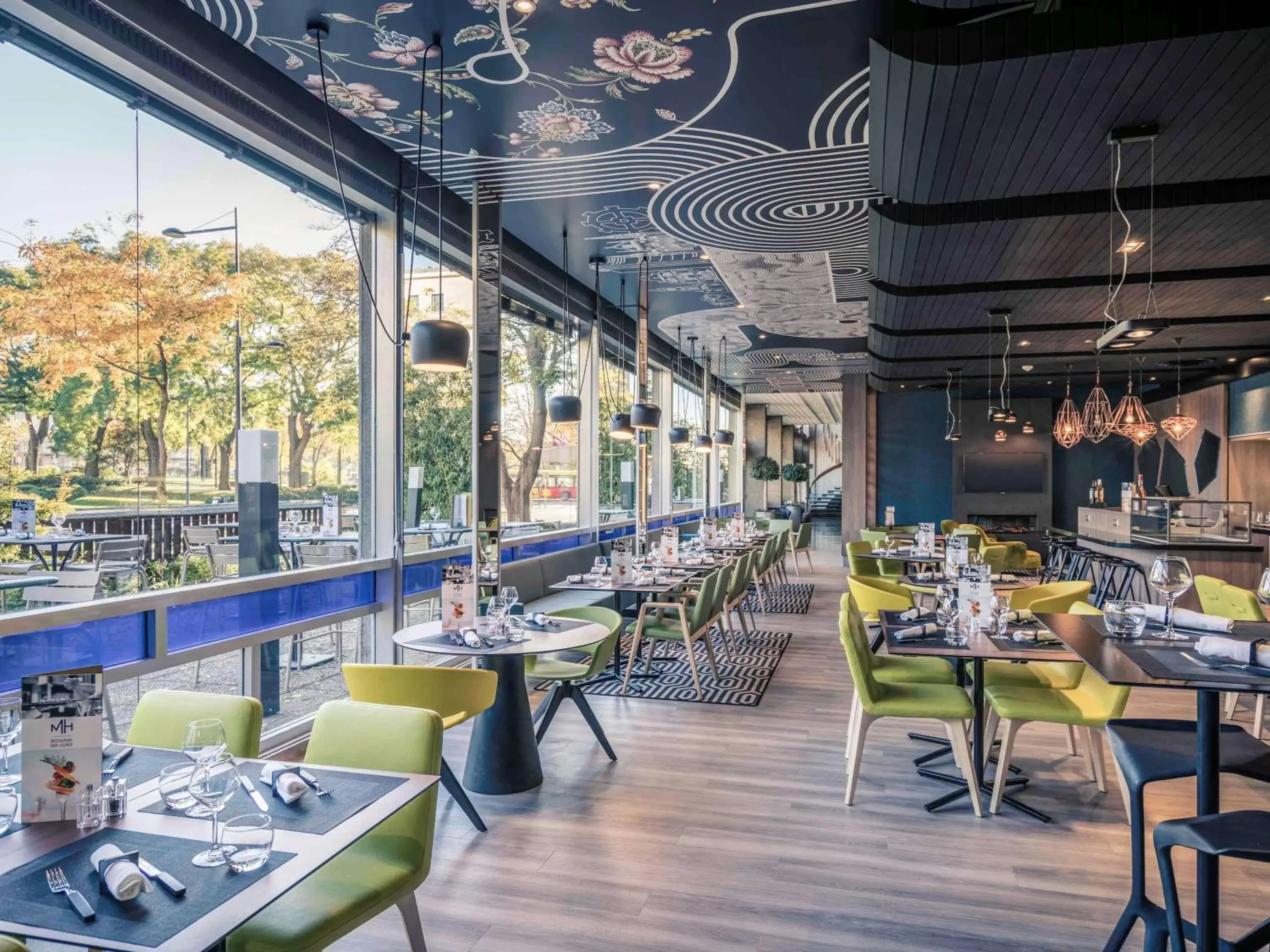 Property building, Restaurant/Places to Eat in Mercure Mulhouse Centre