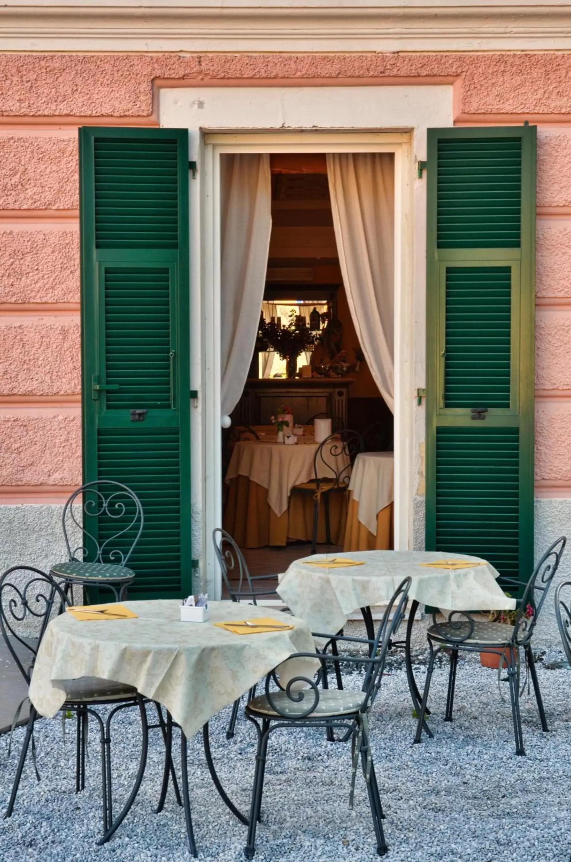 Restaurant/places to eat in Villa Accini