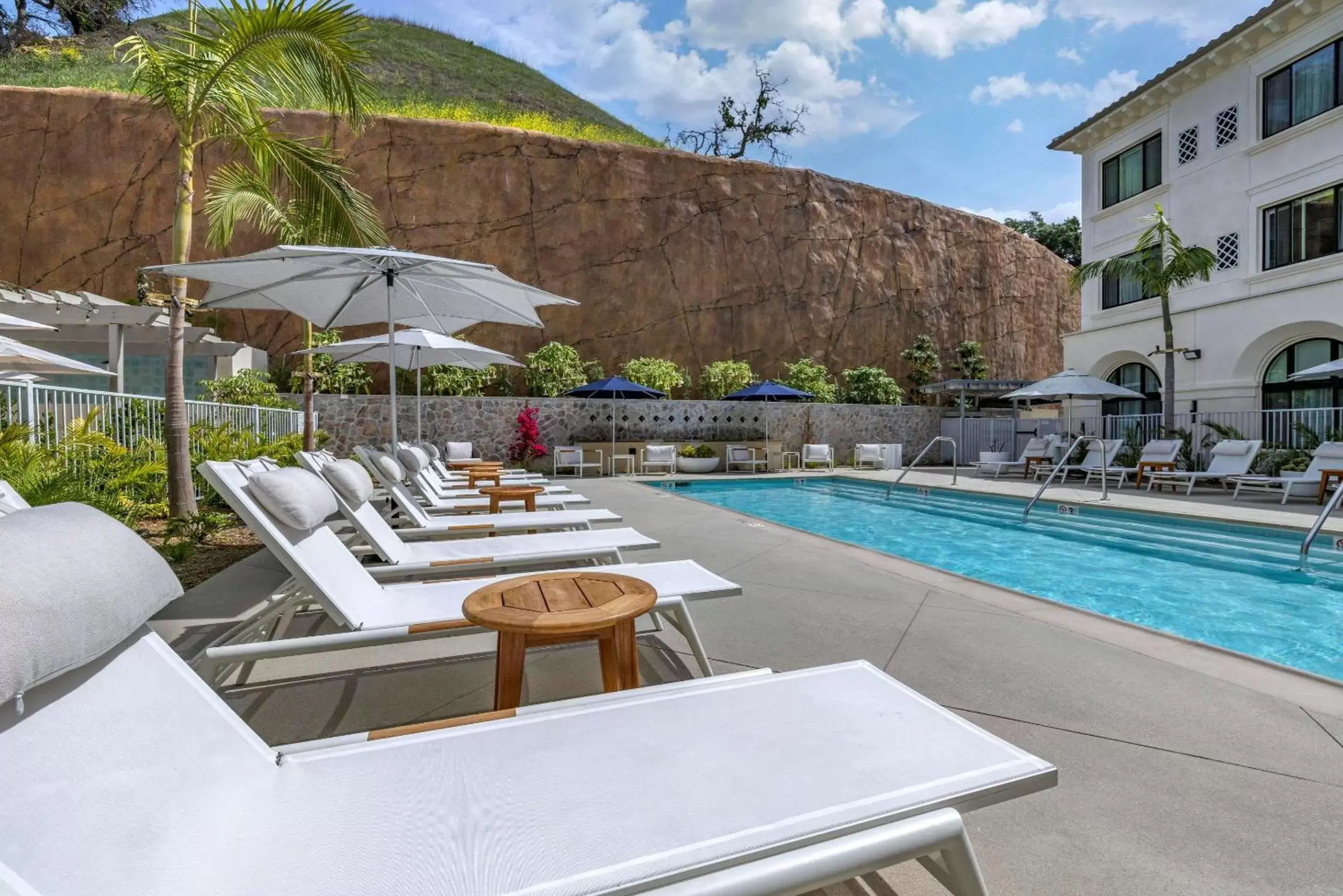 Swimming Pool in Cambria Hotel Calabasas