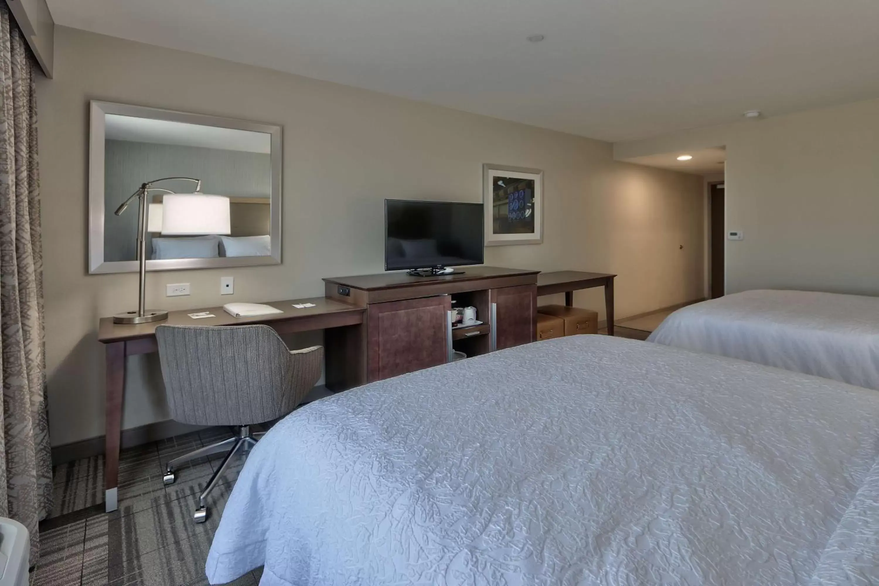 Bed, TV/Entertainment Center in Hampton Inn & Suites Artesia