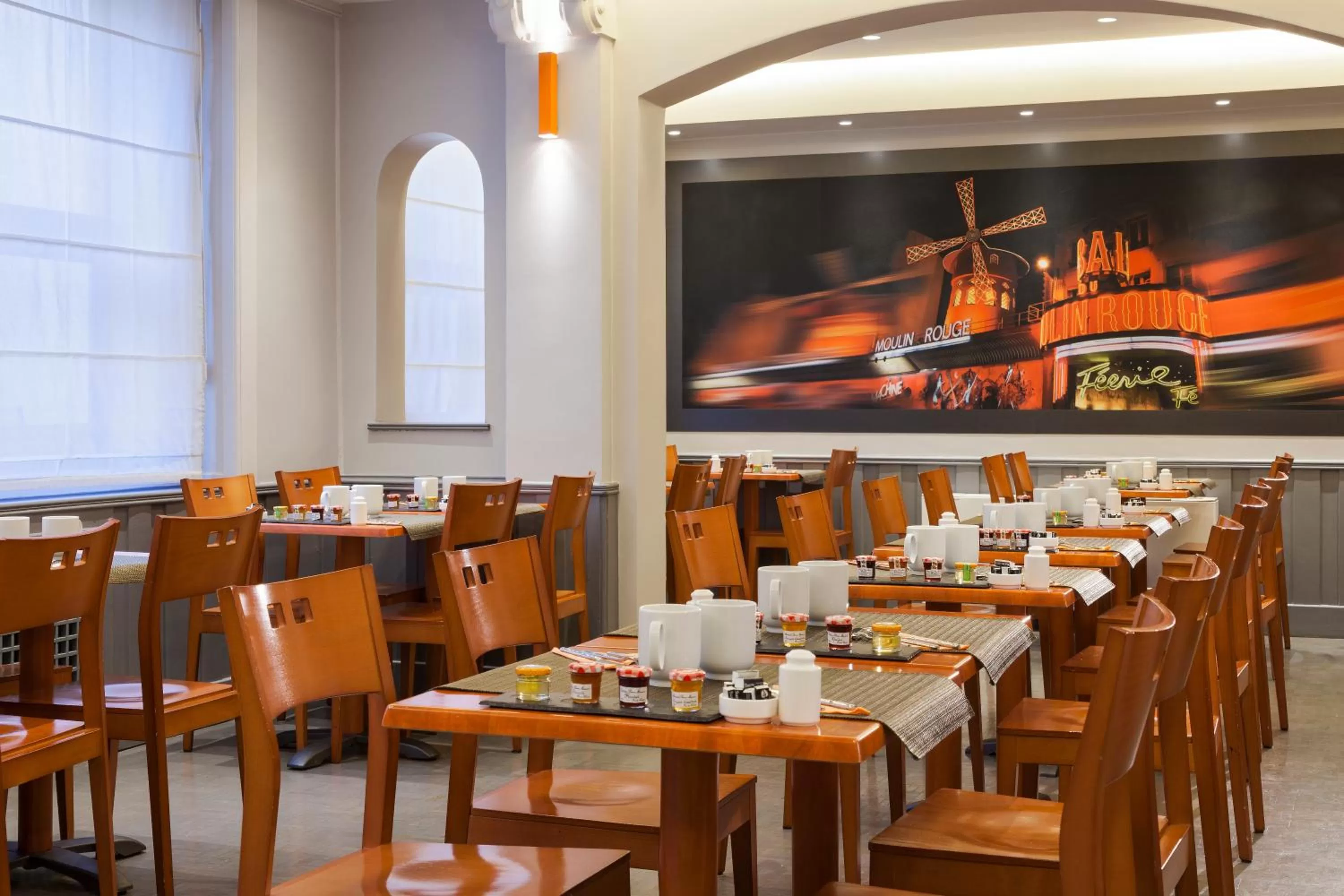 Restaurant/places to eat in Timhotel Opéra Blanche Fontaine