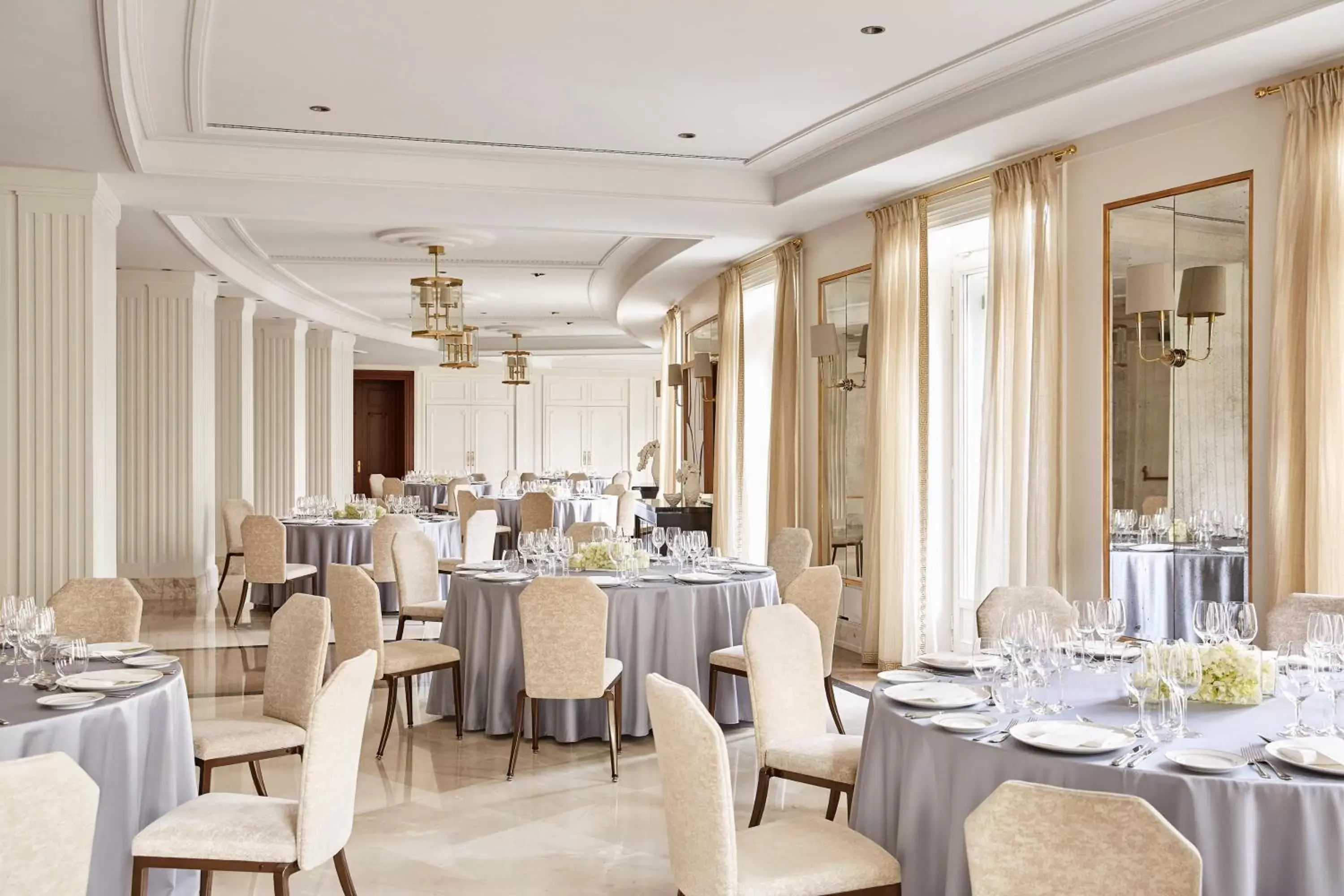 Meeting/conference room, Restaurant/Places to Eat in Four Seasons Hotel Madrid