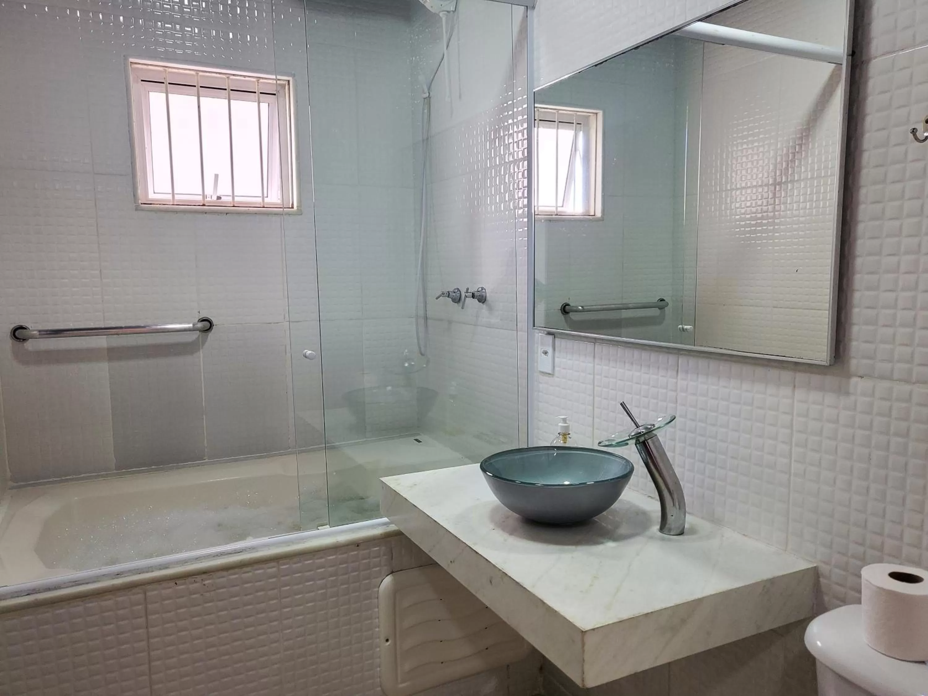 Shower in Apartamentos Casa da Pedra