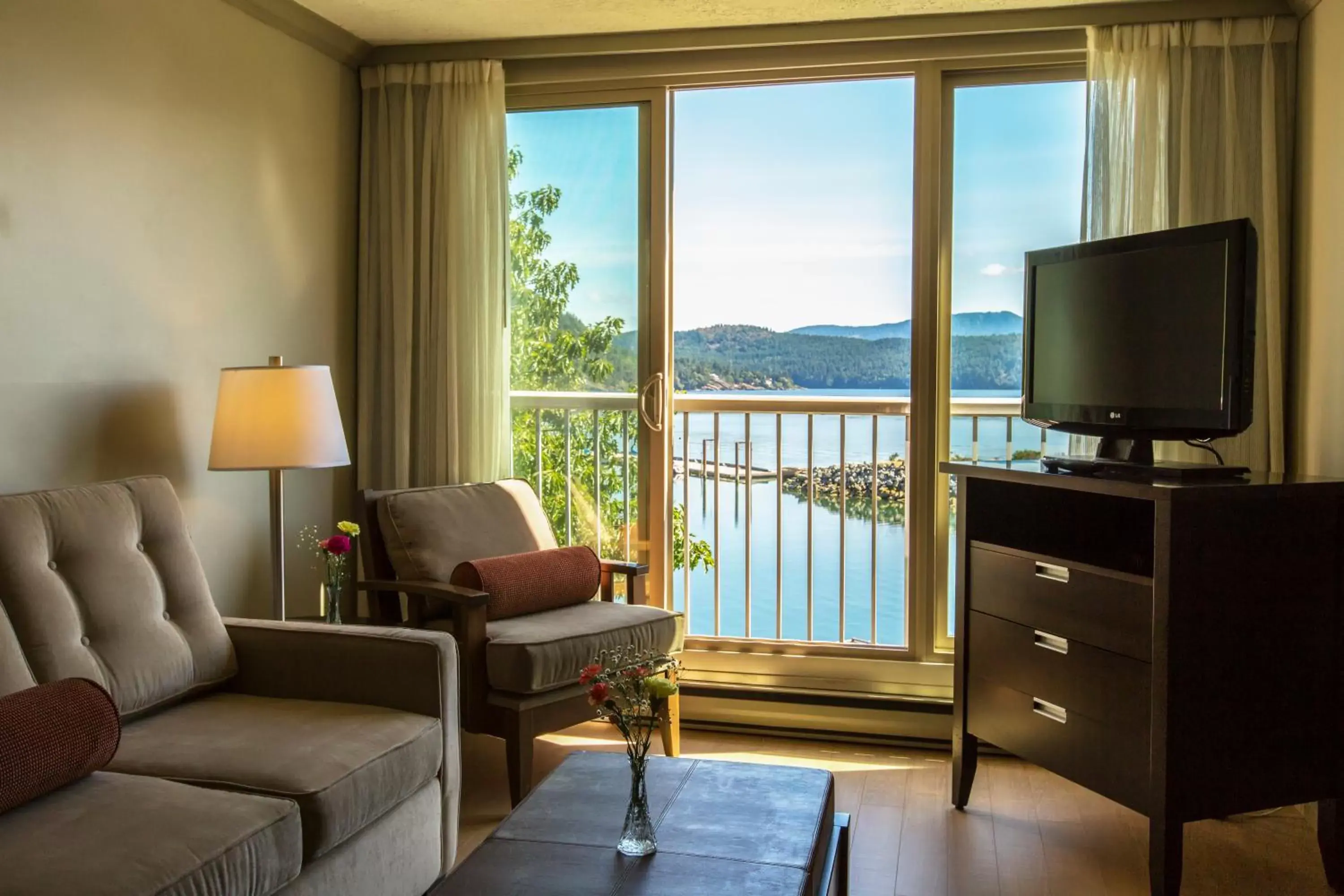 Living room, Seating Area in Oceanfront Suites at Cowichan Bay