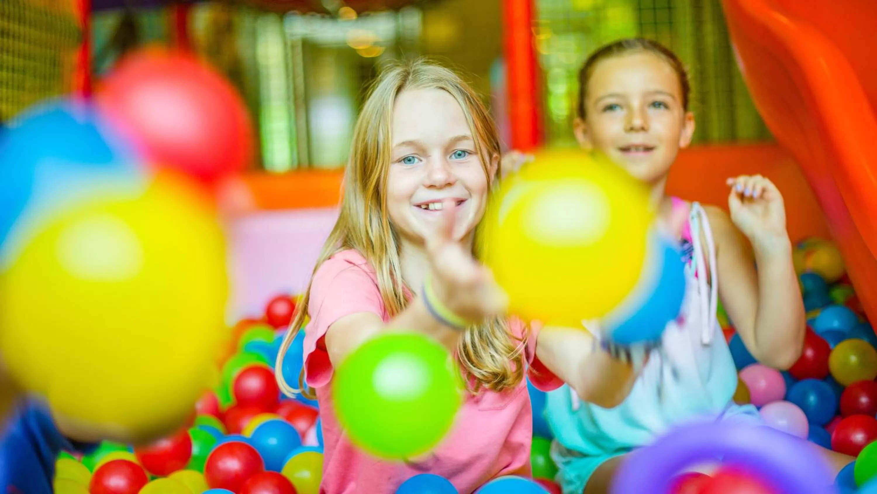 Area and facilities in Holiday Ao Nang Beach Resort, Krabi