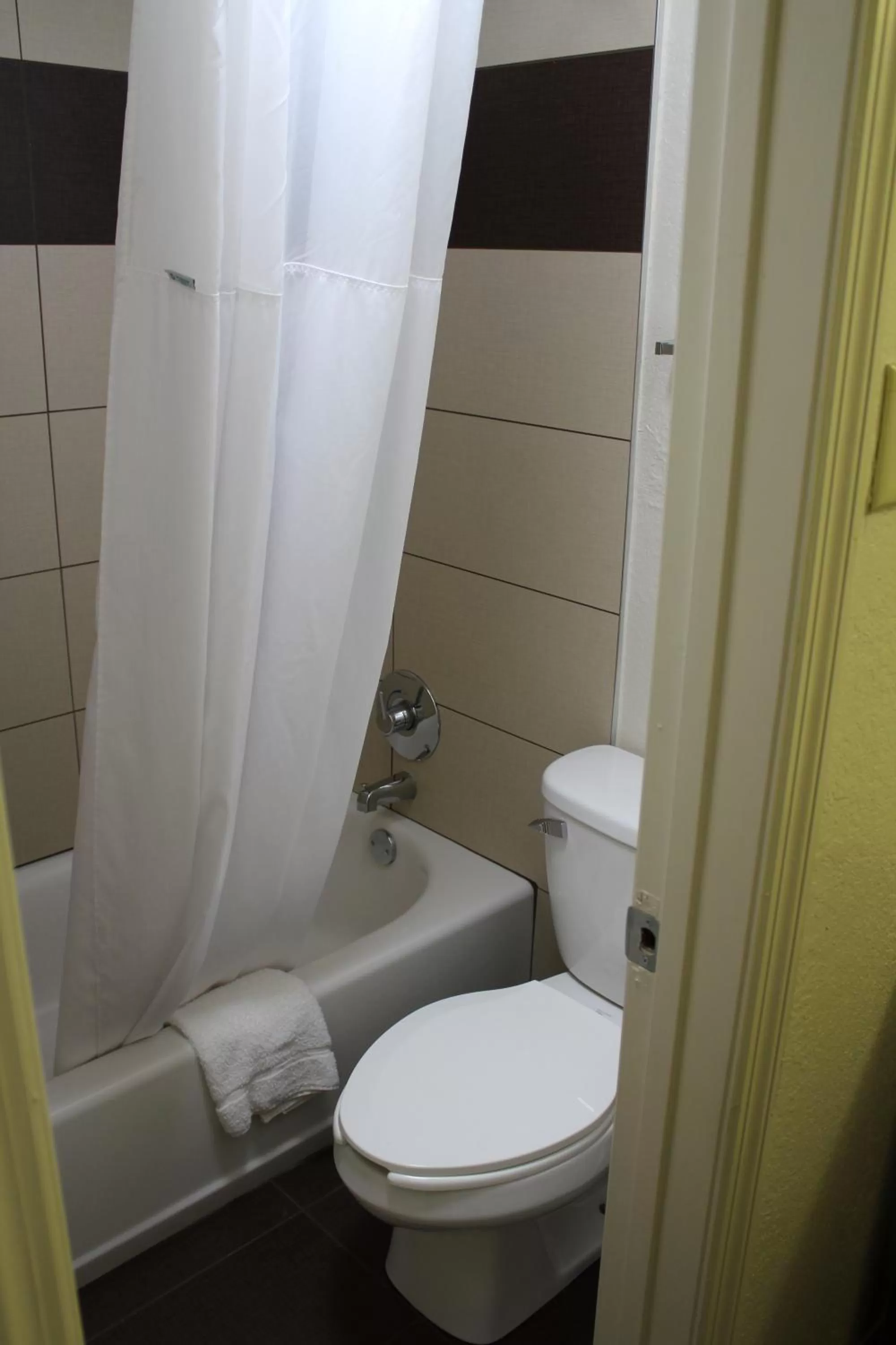 King Mini-Suite - Smoking in Days Inn by Wyndham Birmingham/West